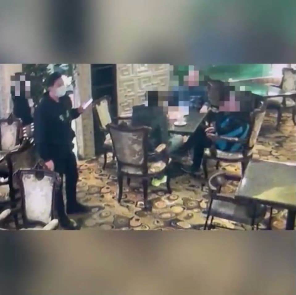 陳男等人見驚動警方,事後才將池男帶回。(警方提供)
