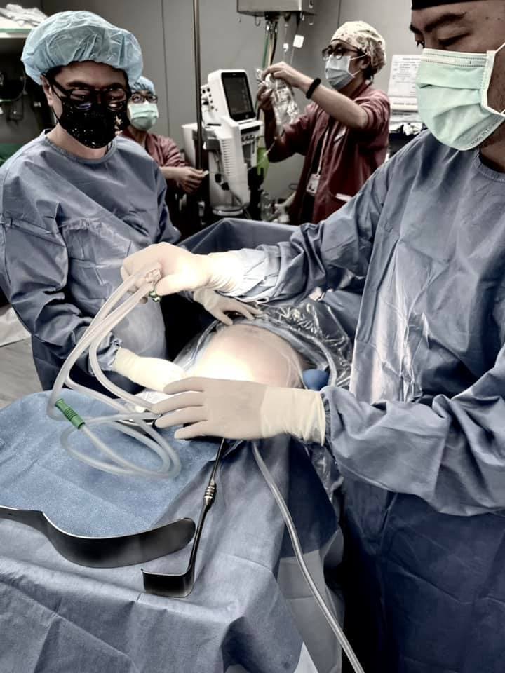 婦產科醫師蘇怡寧遇到陪媳婦看診的婆婆,要求「X月X號11點16分」讓她抱孫。(翻攝自蘇怡寧醫師愛碎念臉書)
