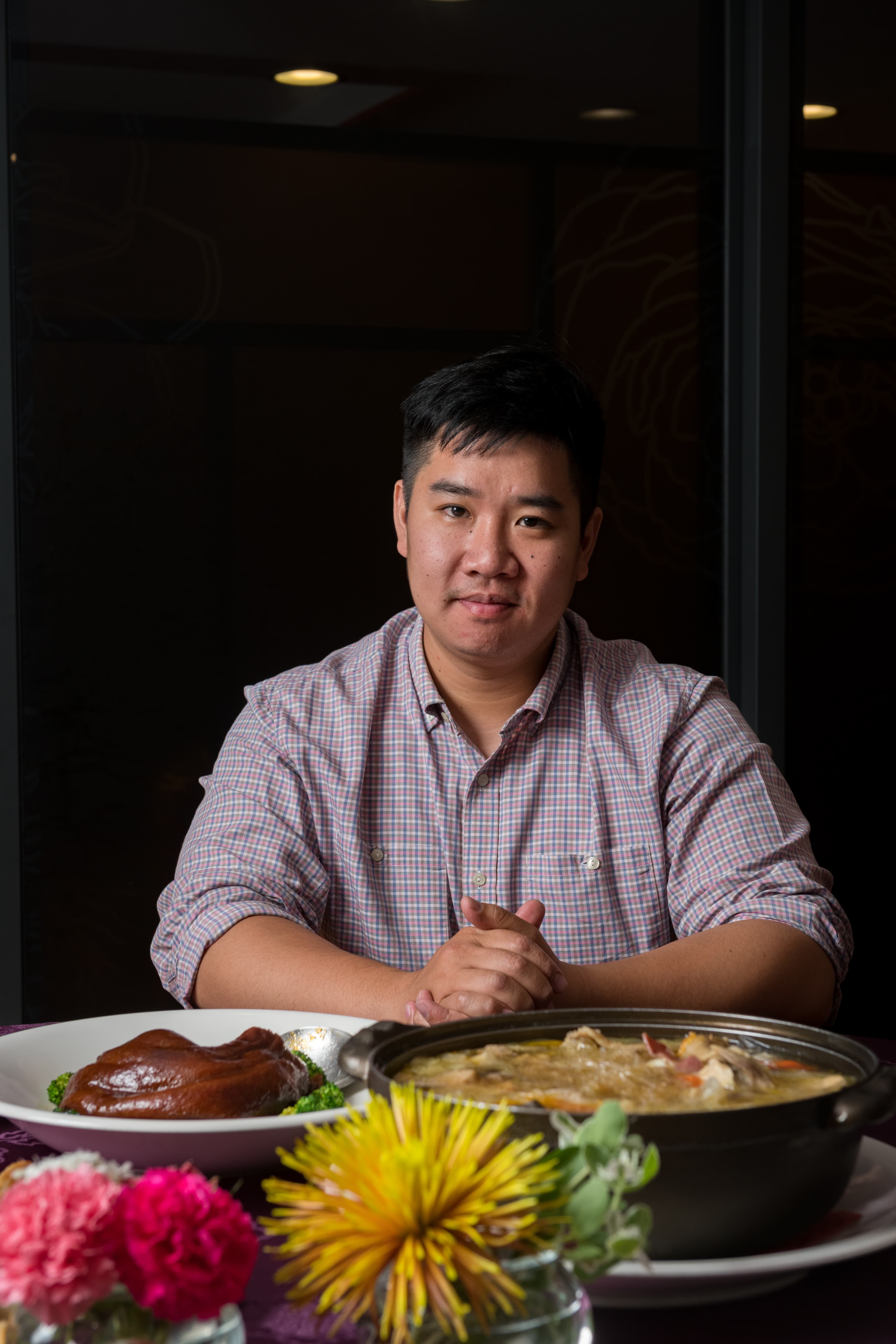阿霞飯店第三代老闆吳健豪近年將店開進百貨商場，吸引年輕客群。