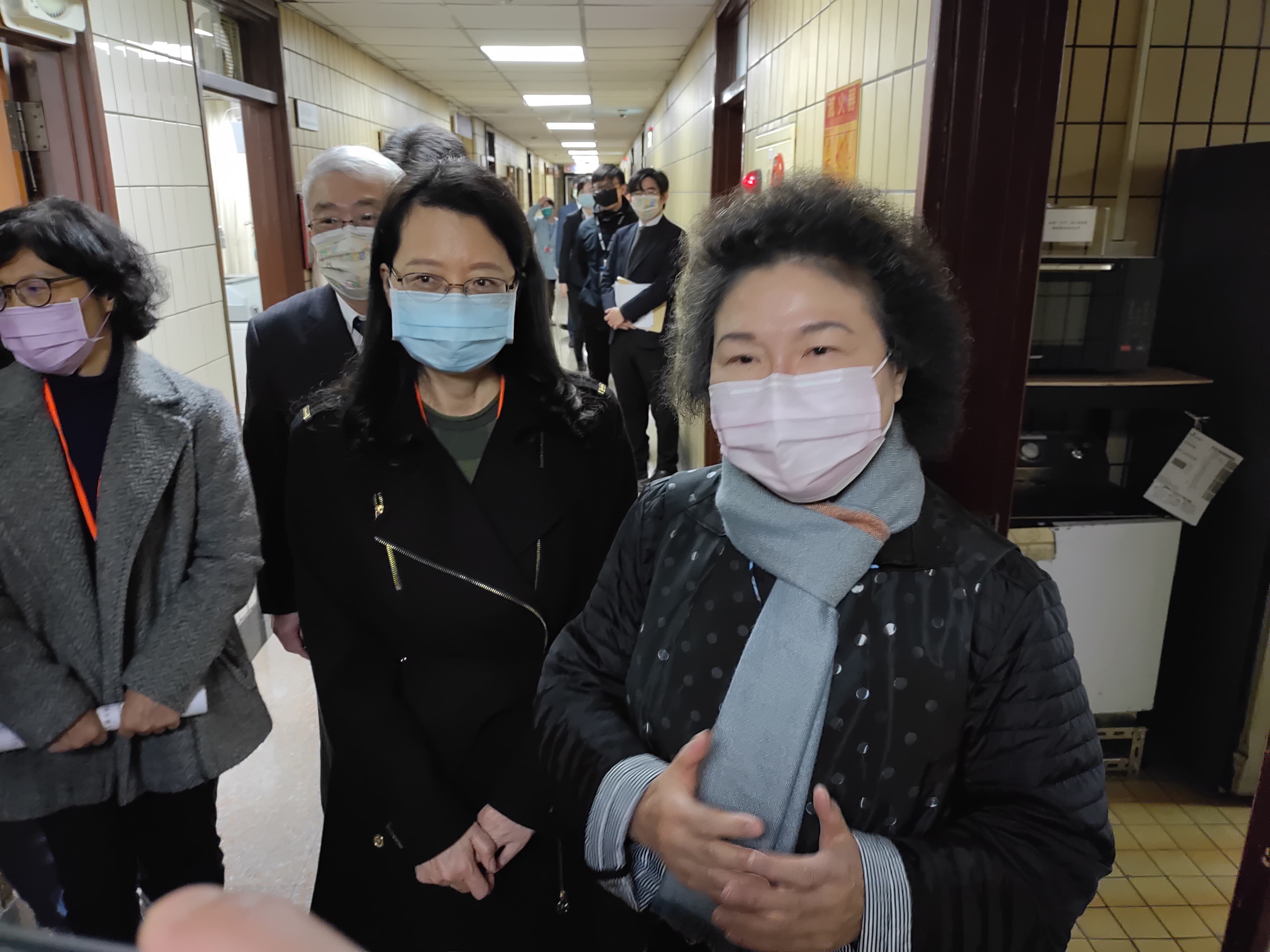 監察院長陳菊(右)與監委王美玉表示,監察院近4成陳情案件與司法有關。