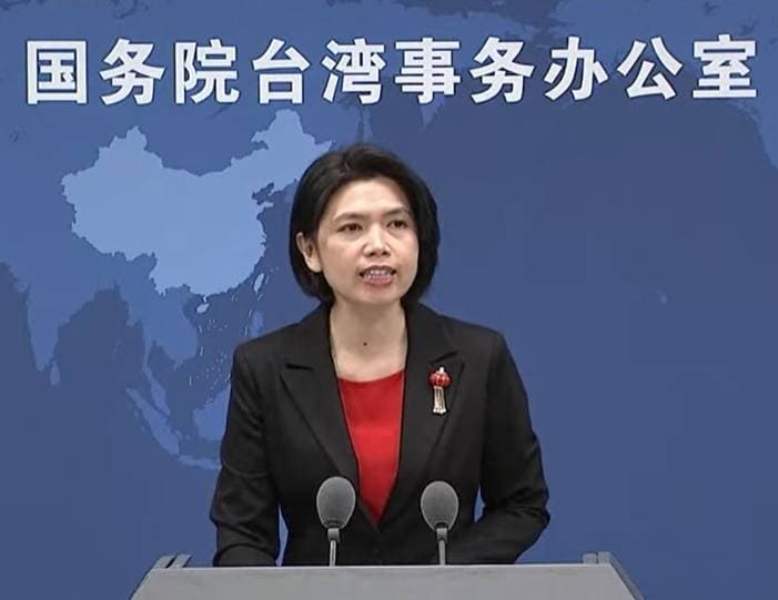 針對統戰歌引發台灣網友砲轟,朱鳳蓮(圖)瞎扯,此曲展示了台灣同胞思鄉盼團圓、兩岸同胞血濃於水的骨肉親情。(翻攝自國台辦直播畫面)
