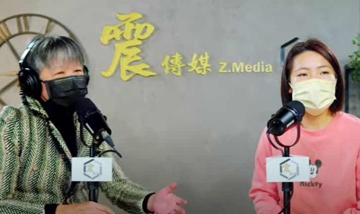 徐巧芯上節目透露,自己的議員辦公室的電話被支持者打爆,不少人紛紛抨擊朱立倫,並喊話要他下台。(翻攝自震傳媒YouTube)