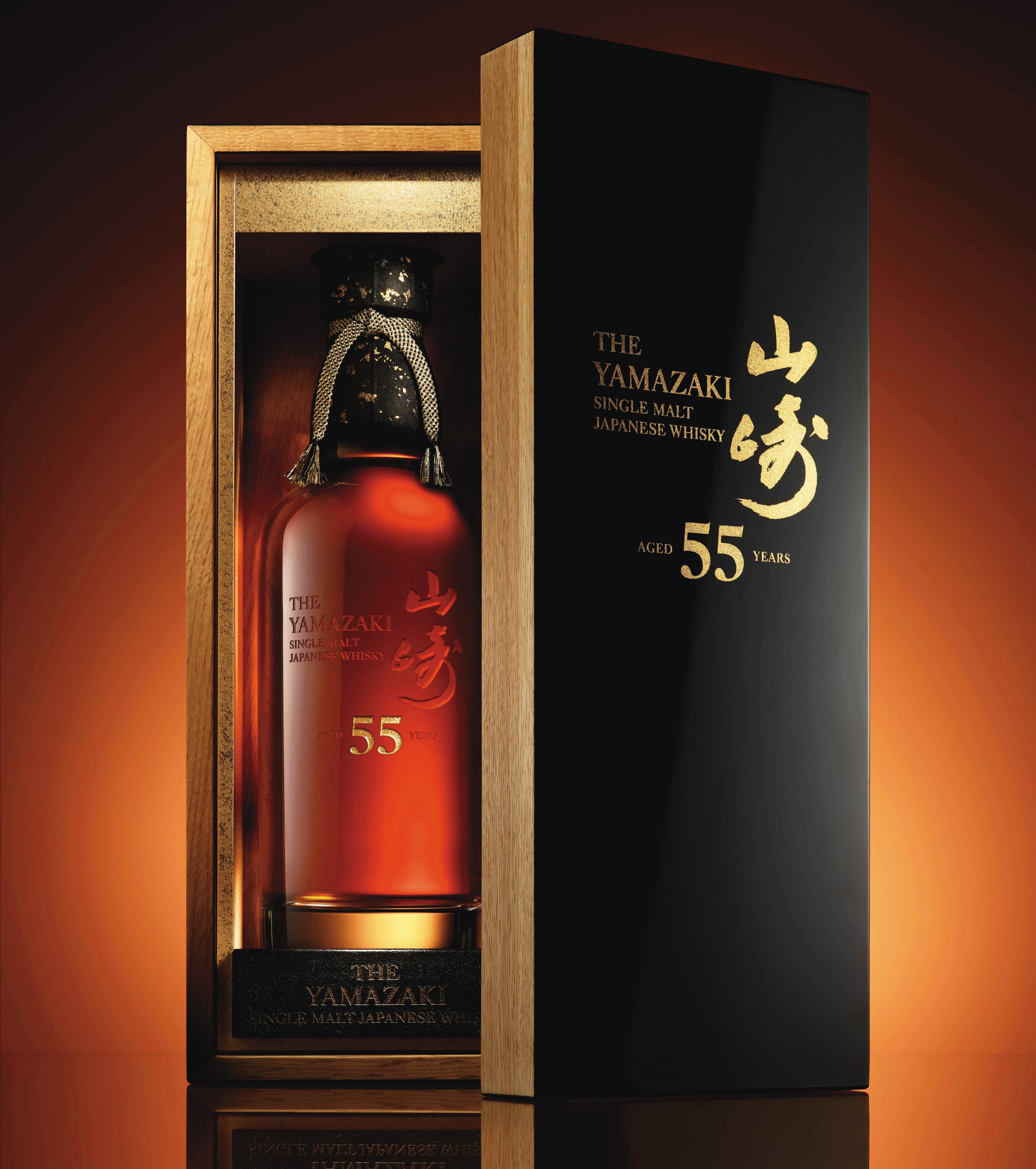 2020年裝瓶的山崎55年,酒精度46%,是三得利有史以來最高年分的作品,限量發行100瓶,台灣僅2瓶,建議售價新台幣176萬元,日本拍賣價則逾新台幣2千萬元。