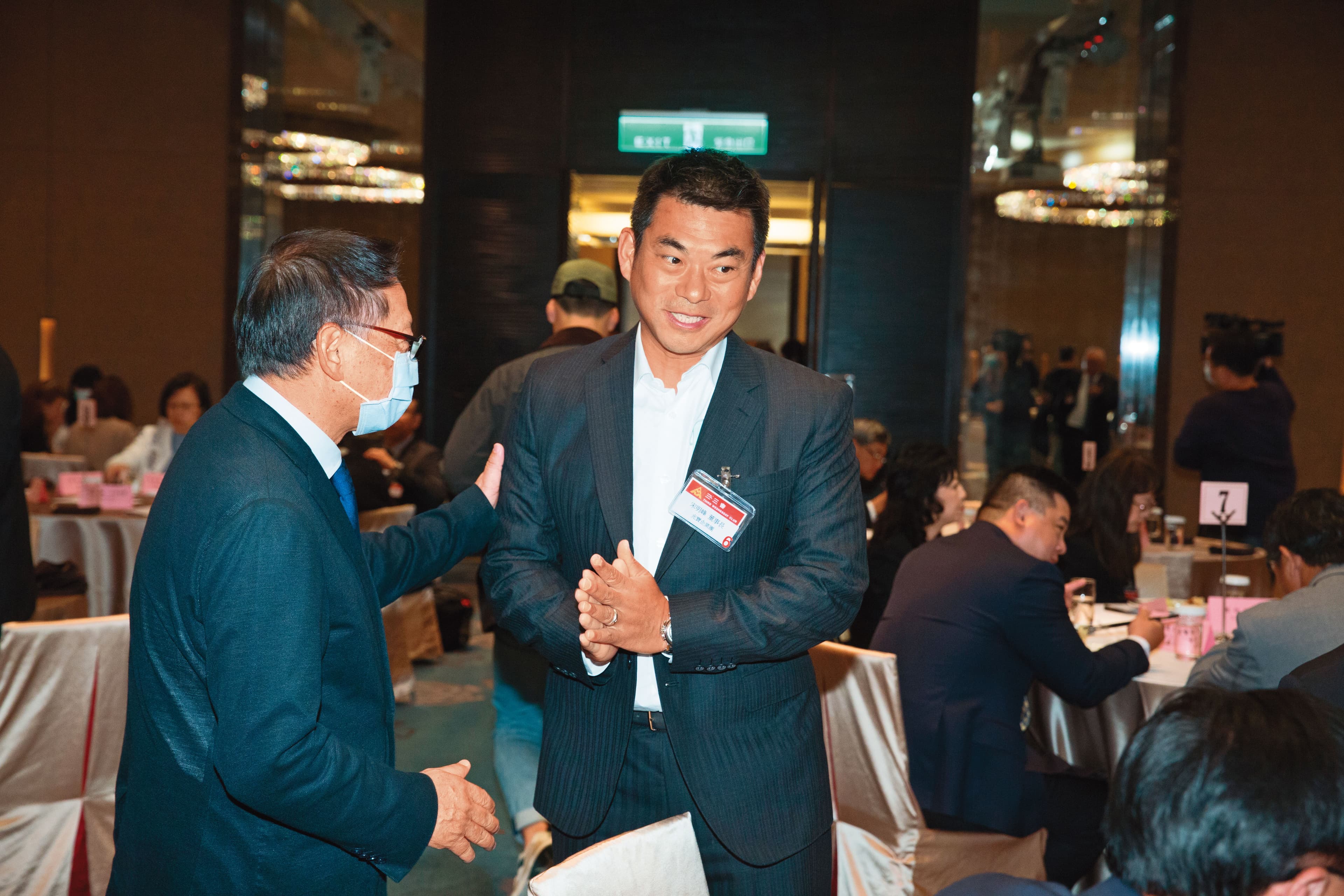 光寶董事長宋明峰(前右)上任後,車用電子成為集團最重要的事業體之一,並大力布局動力儲能領域。