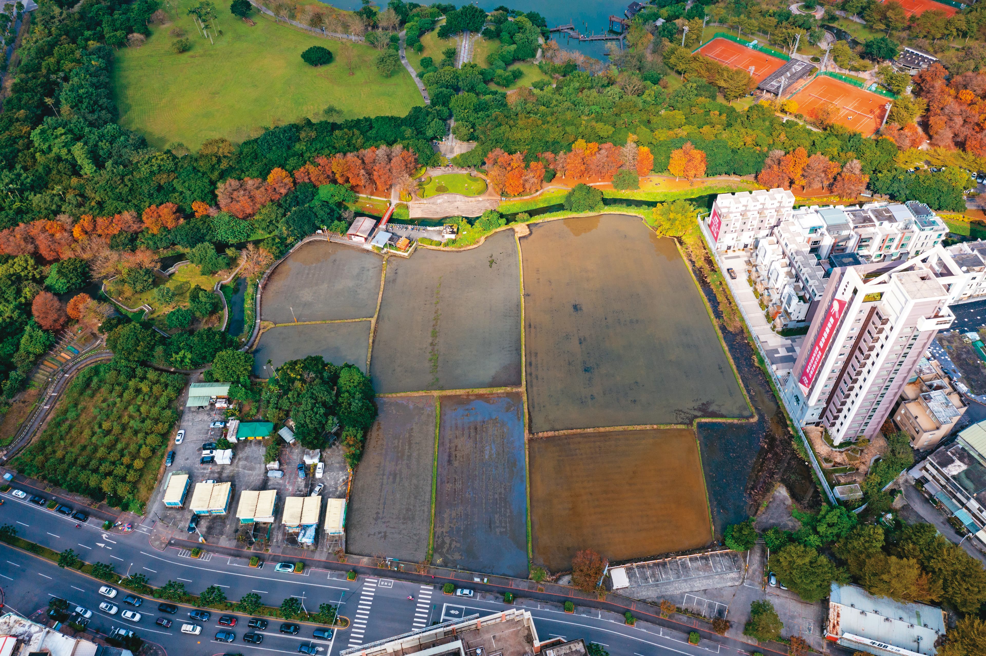 檢廉懷疑羅東土地都市計畫變更案涉弊,開發利益龐大,10名縣府官員遭列為被告調查,其中2人被收押禁見。