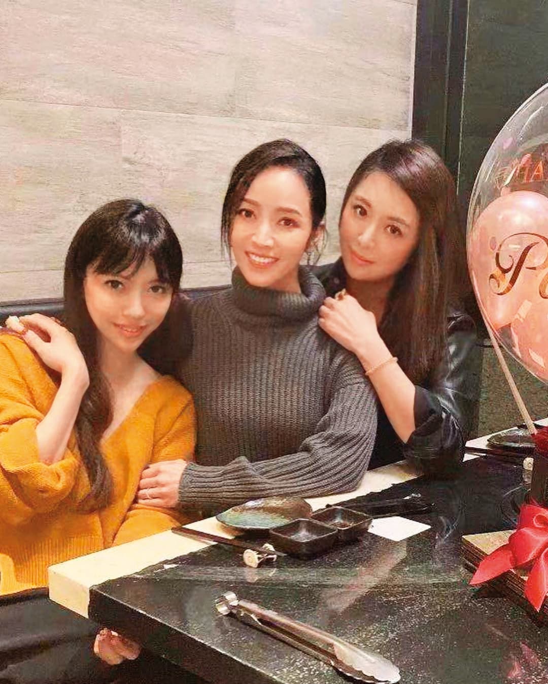 李靚蕾(左起)的閨密包括侯佩岑、江佩蓉皆被提名,在她們與王力宏都願意的前提下,一起陪同2人和孩子相處。(翻攝自李靚蕾IG)