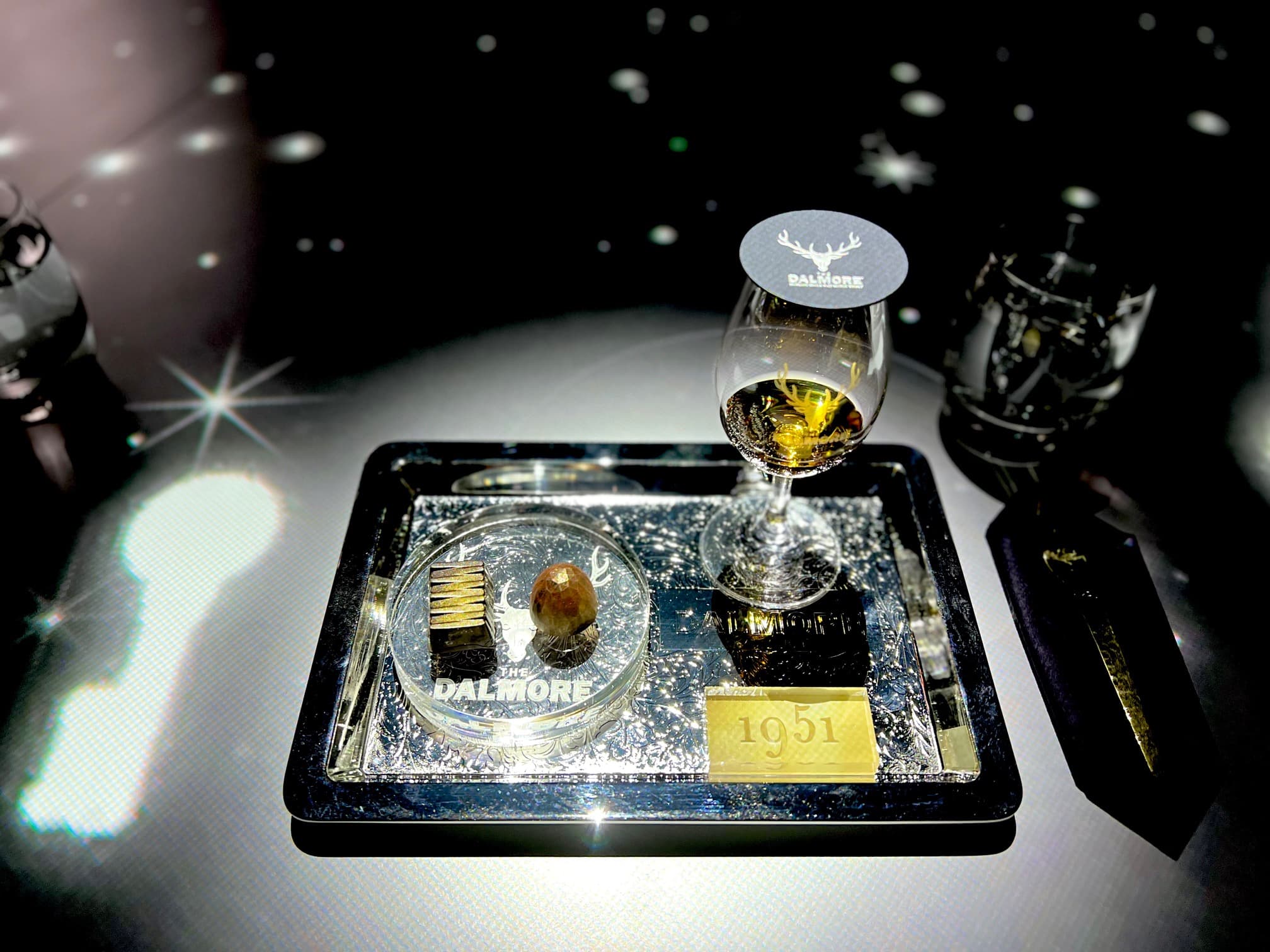 欣賞典藏系列同時,可一邊品飲大摩威士忌。