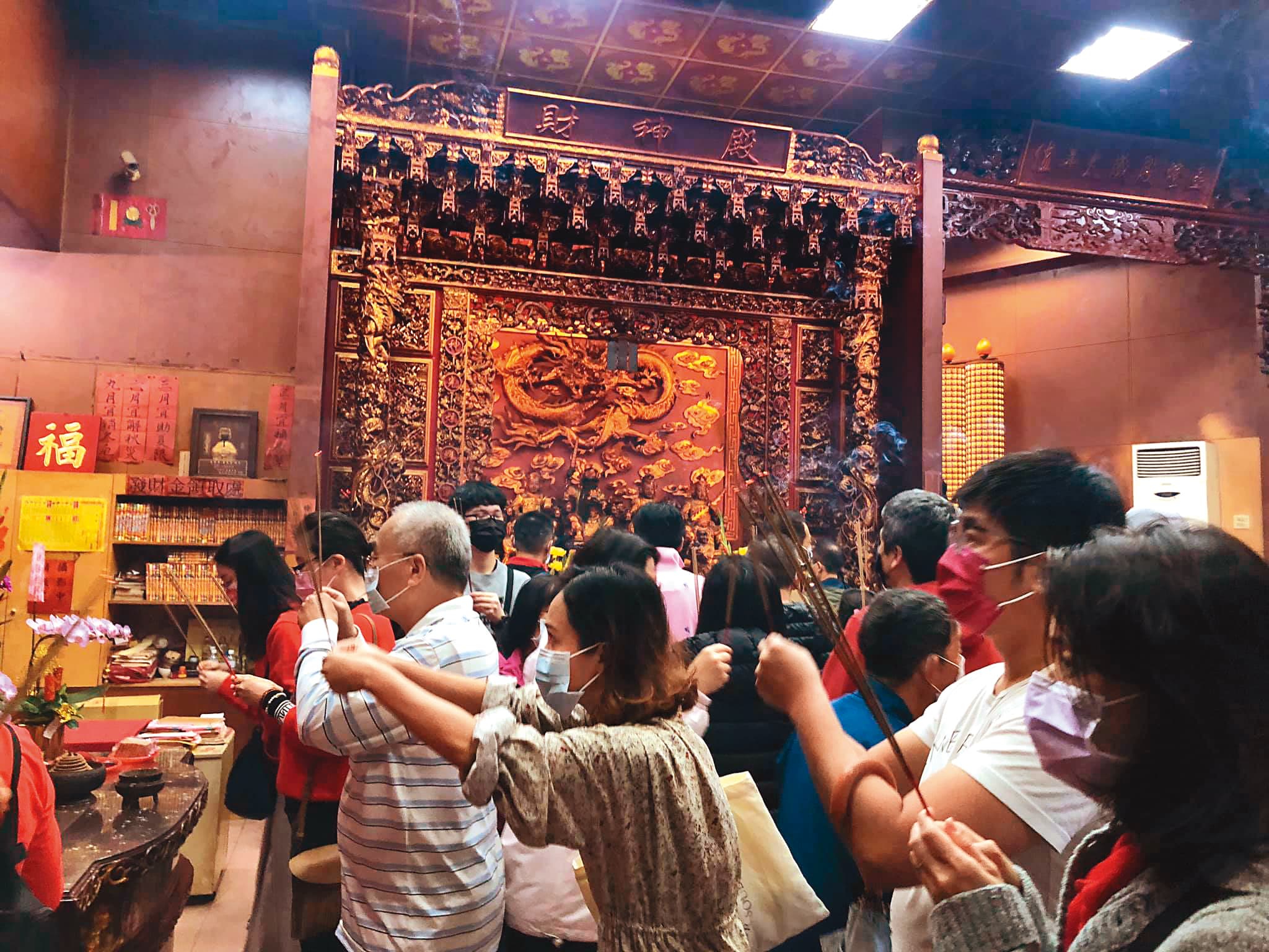 逢年過節可見民眾湧入三玉宮參拜,是天母居民心靈寄託的所在。(翻攝天母三玉宮臉書)
