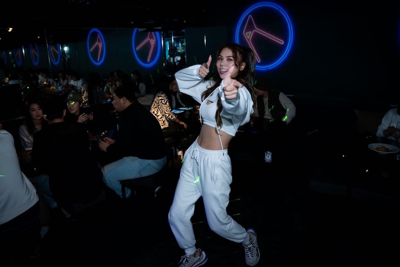 蕾菈和楊姓藥頭經營的「Arpia Taipei」餐酒館,裝潢非常高級。(翻攝Arpia Taipei IG)
