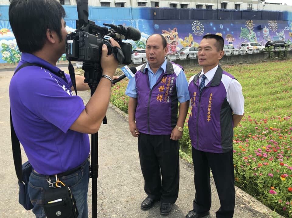 彰化花壇鄉鎮民代表陳新興(右),遭爆是幕後陳姓金主的父親。(翻攝陳新興臉書)