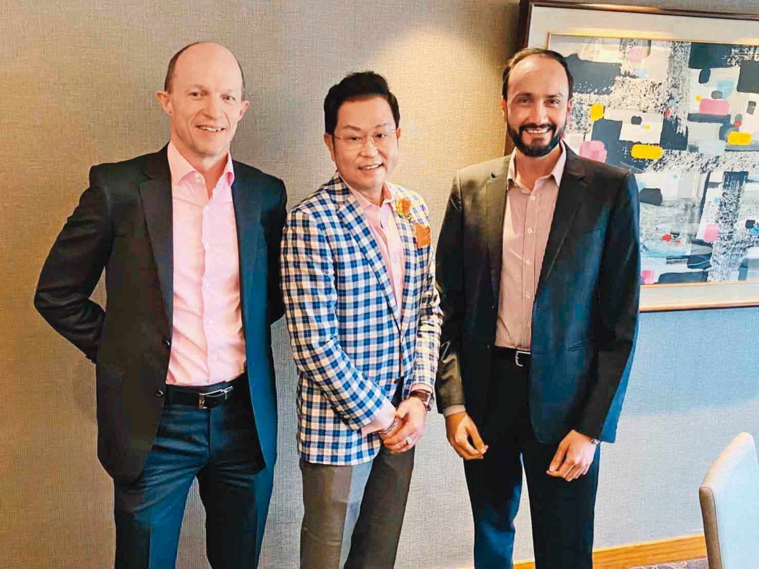 The Keepers of The Quaich台灣分會3位Co-Founder成員齊聚,(左起)愛丁頓北亞區董事總經理白德巍(David Pattison)、台灣保樂力加董事總經理王德勤(Terence Ong)、台灣帝亞吉歐總經理程展鵬(Atul Chhaparwal)。
