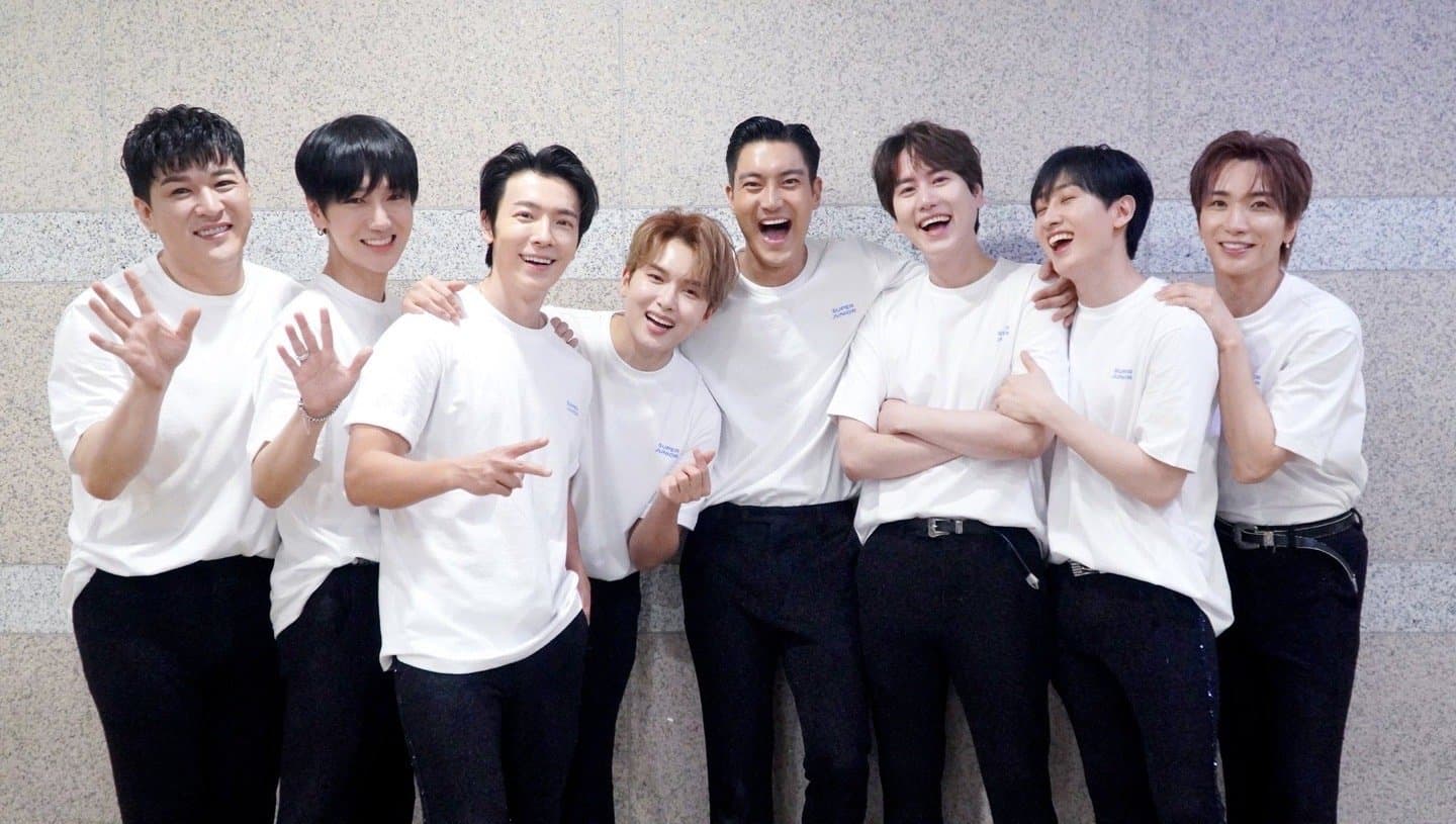 SUPER JUNIOR成員始源(右4)、神童(左1)都曾染新冠肺炎已痊癒。(網路圖片)