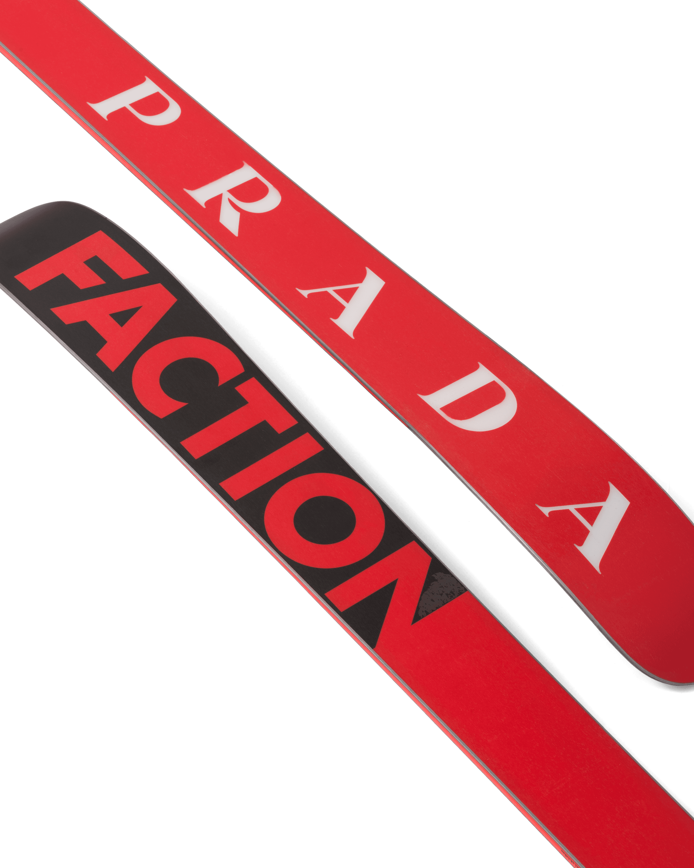 限定店獨家商品：Faction x PRADA Fraction Prodigy 1.0滑雪雙板。NT$120,000（PRADA提供）