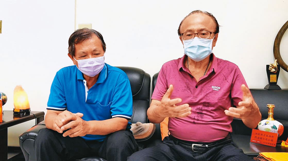 監事陳培森(右)、理事游泓毅(左)指控北市中藥工會理事長涉嫌不法。