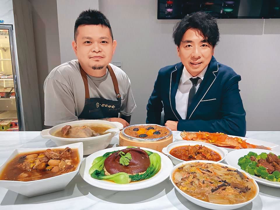 聖凱師(左)今年仍舊有推出年菜組合,還找來知名藝人梁赫群(右)推薦。(翻攝梁赫群臉書)