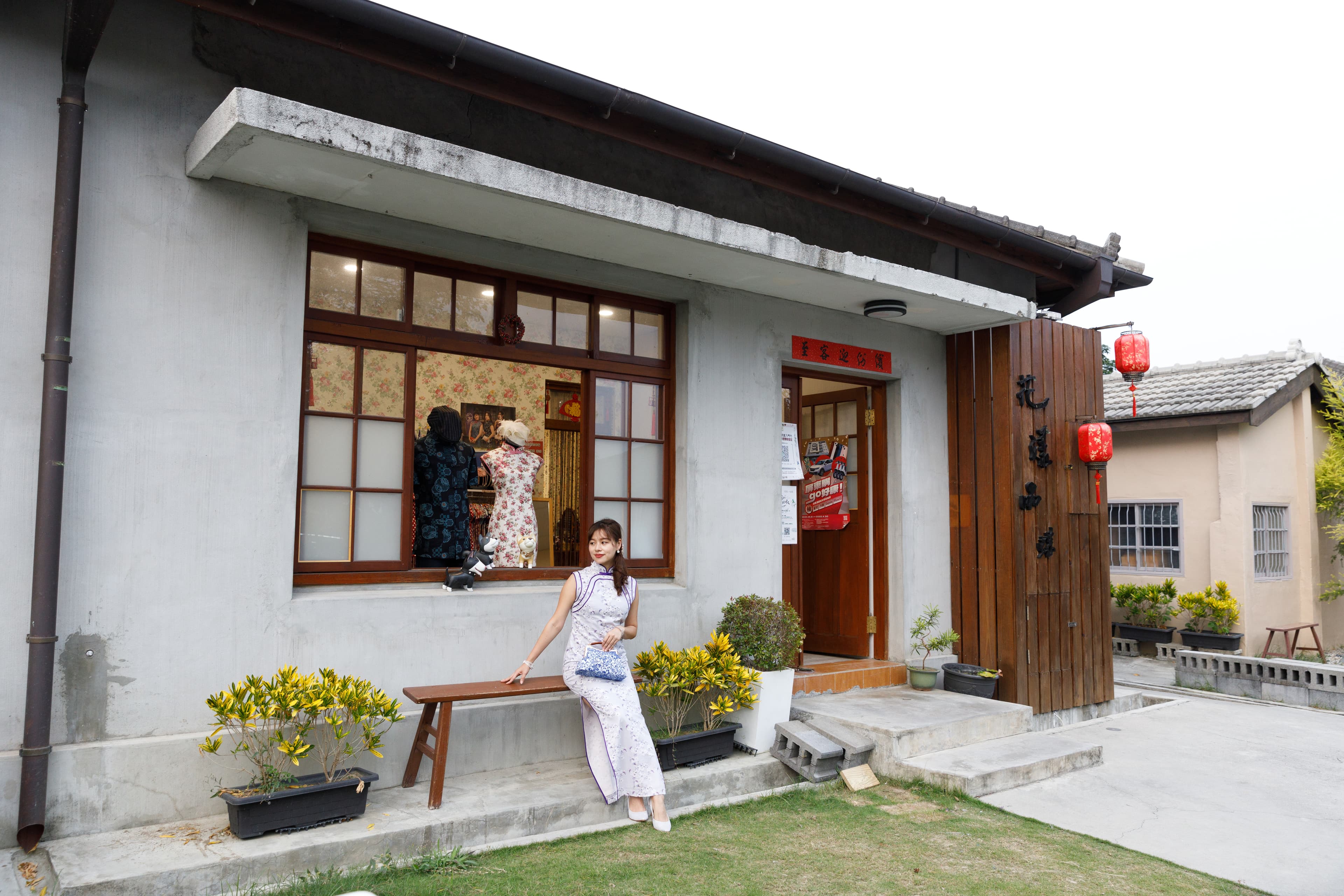 「花漾雨蝶」原址是攝影官羅超群的住家,據說夫人喜愛穿旗袍,搬家時帶走了整衣櫃的旗袍。