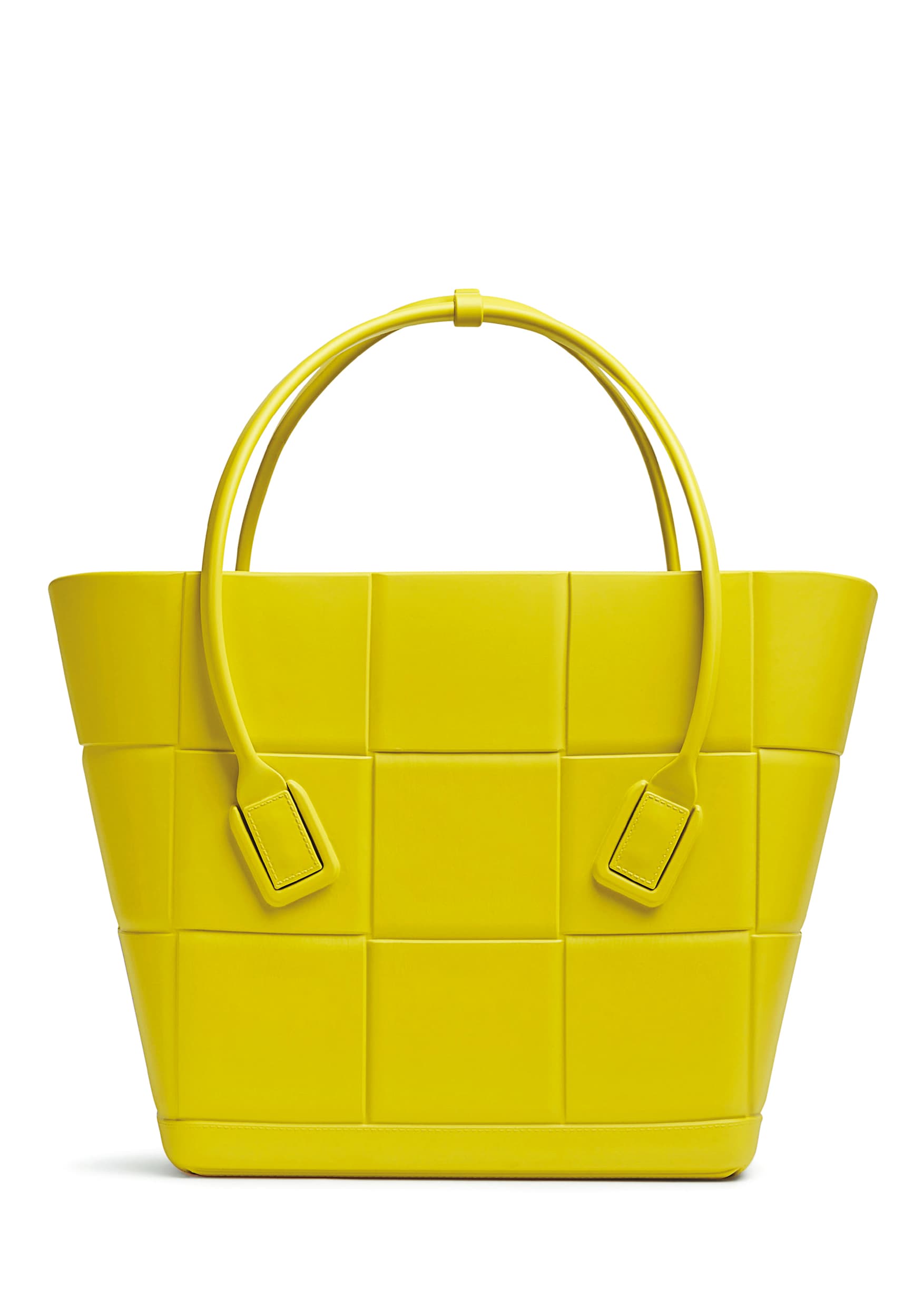 Arco啞光橡膠壓紋托特包(奇異綠) NT$49,900(BOTTEGA VENETA提供)