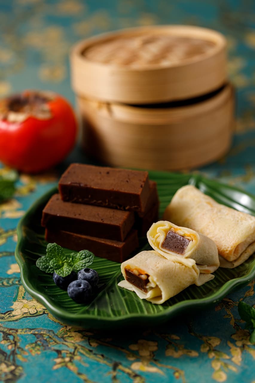 裹上自製可麗餅的「起司年糕卷」,讓年糕多了新風味。