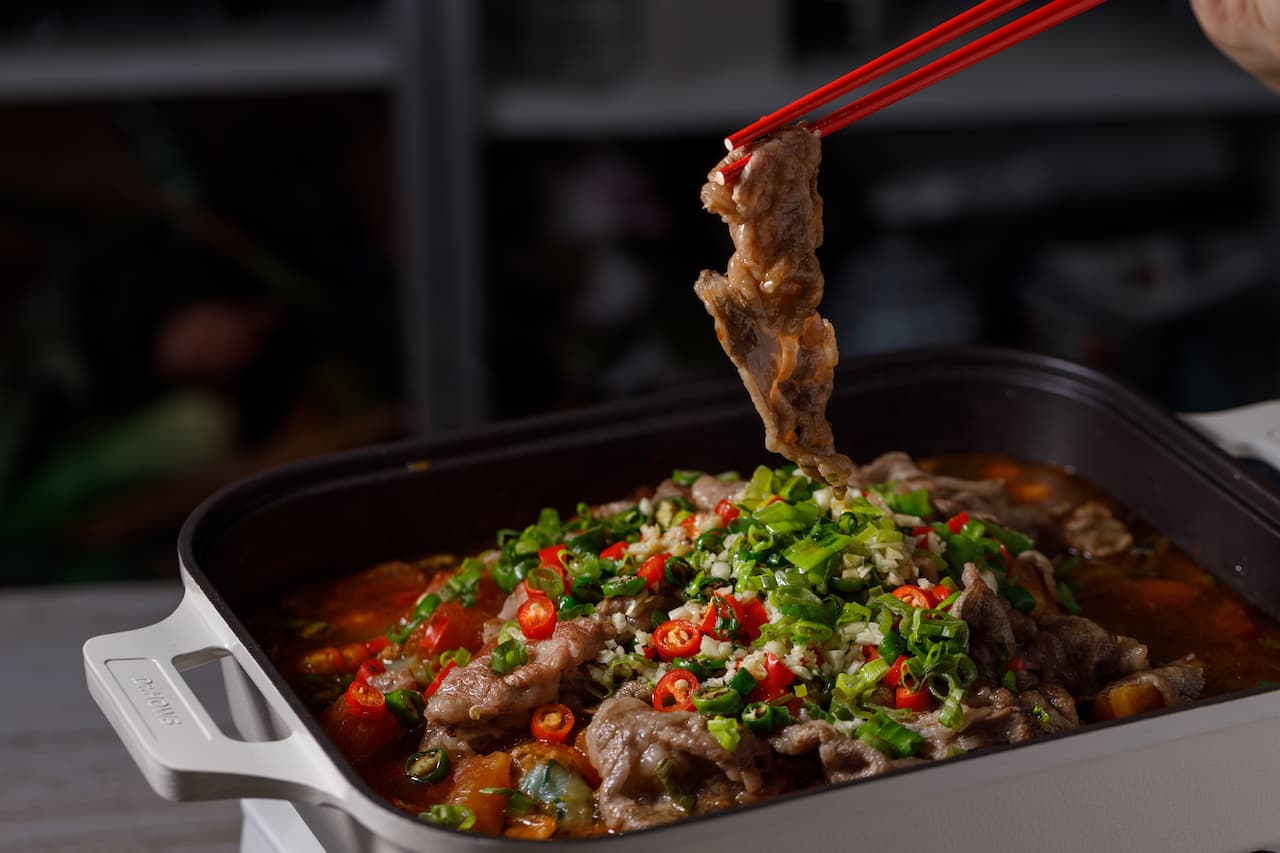 米兒推薦「雷米夏舖子(Red Meat Shop)」的牛肉片脂油漂亮,還可以選購食材箱,一次買齊年菜的生鮮肉品。