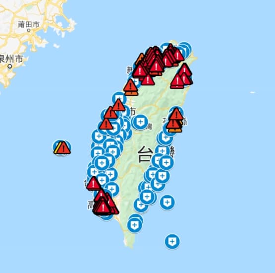 民眾可透過確診足跡地圖,迅速掌握生活圈周遭是否有確診足跡。(翻攝自COVID-19 確診足跡地圖)