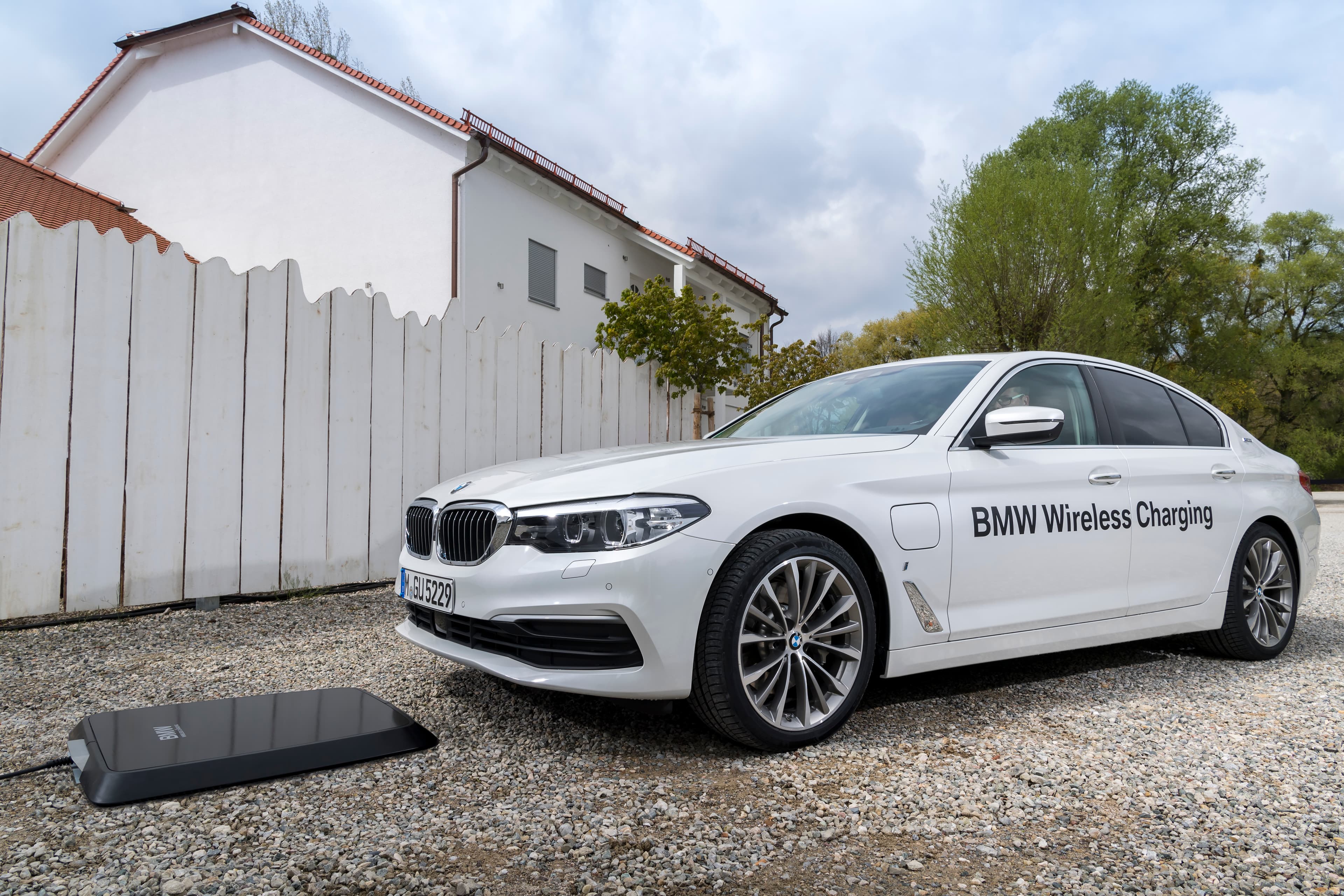 BMW堪稱布局無線充電最積極的車廠，六年前就嘗試把技術導入量產車上。（BMW提供）