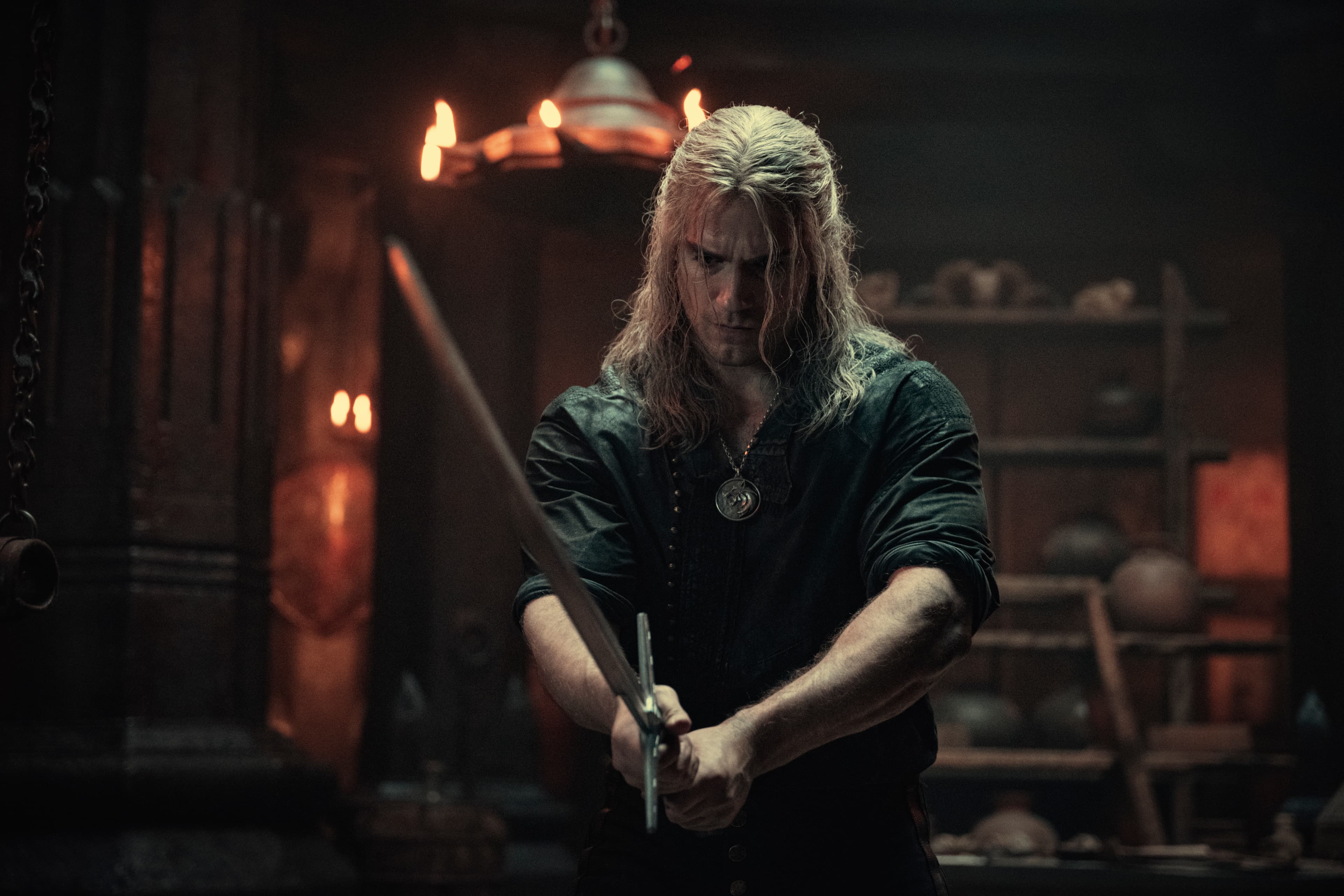 《獵魔士》的世界觀龐大,趁著新年假期好好走入奇幻世界。(Netflix提供)