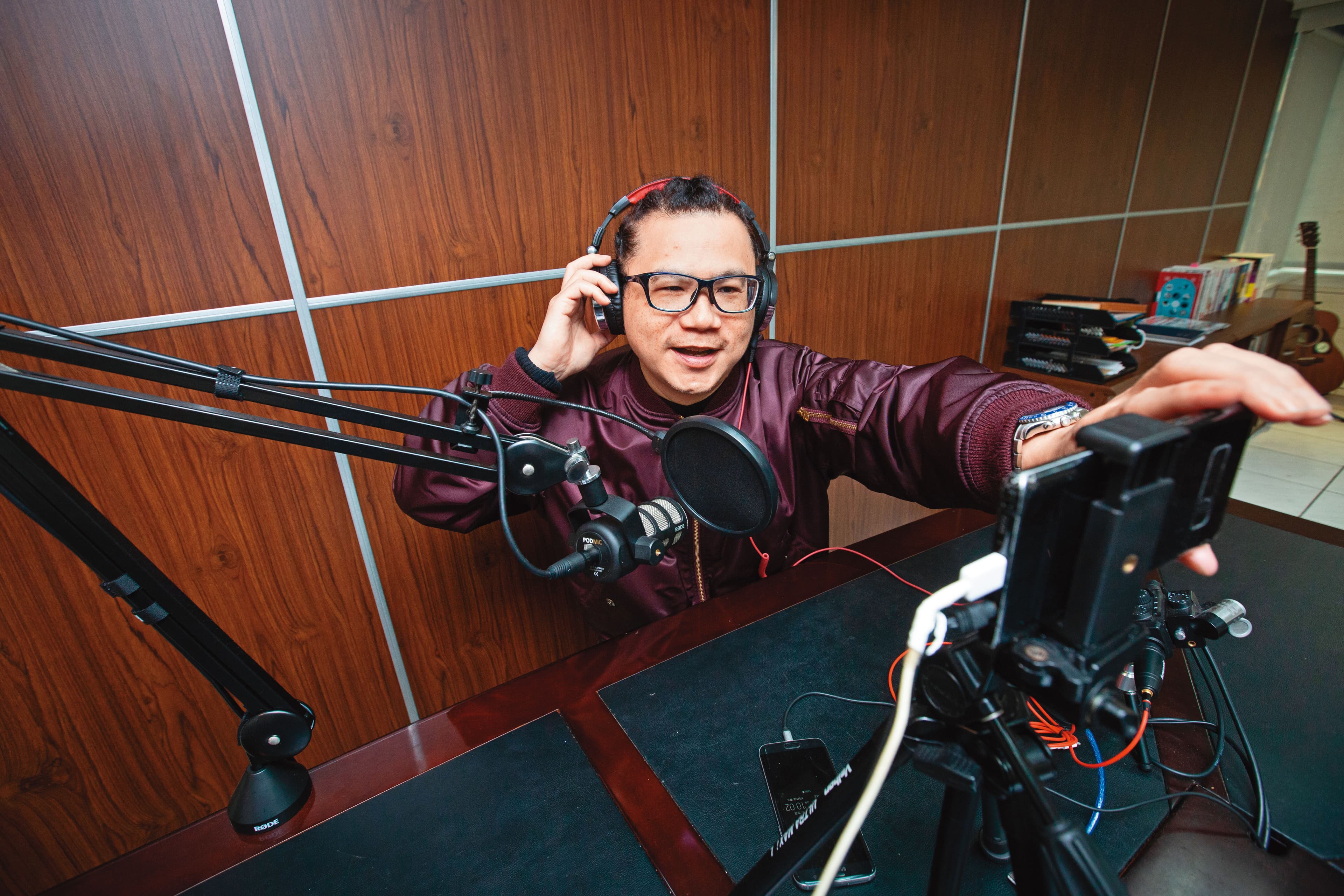 從紫南宮抱回金雞後,謝晨彥經營Podcast有聲有色,現已累積超過8萬名粉絲。