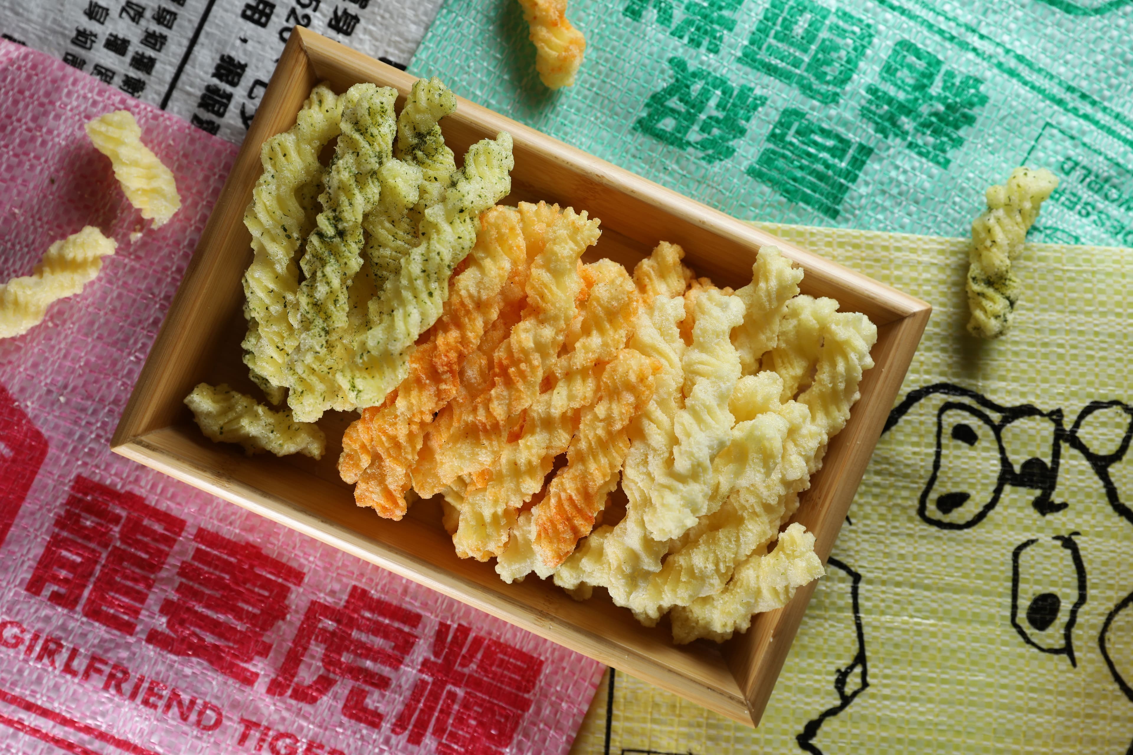 除了原味,「卡里卡里」還有梅粉、海苔與起司等各種口味。(皆79元/120克)