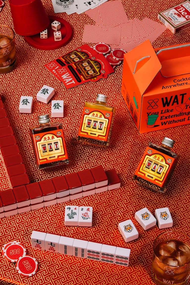 WAT推出虎哩好運雞尾酒禮盒,以六入雞尾酒搭配芒果可樂達雞尾酒軟糖,吃甜甜過好年。(WAT提供)