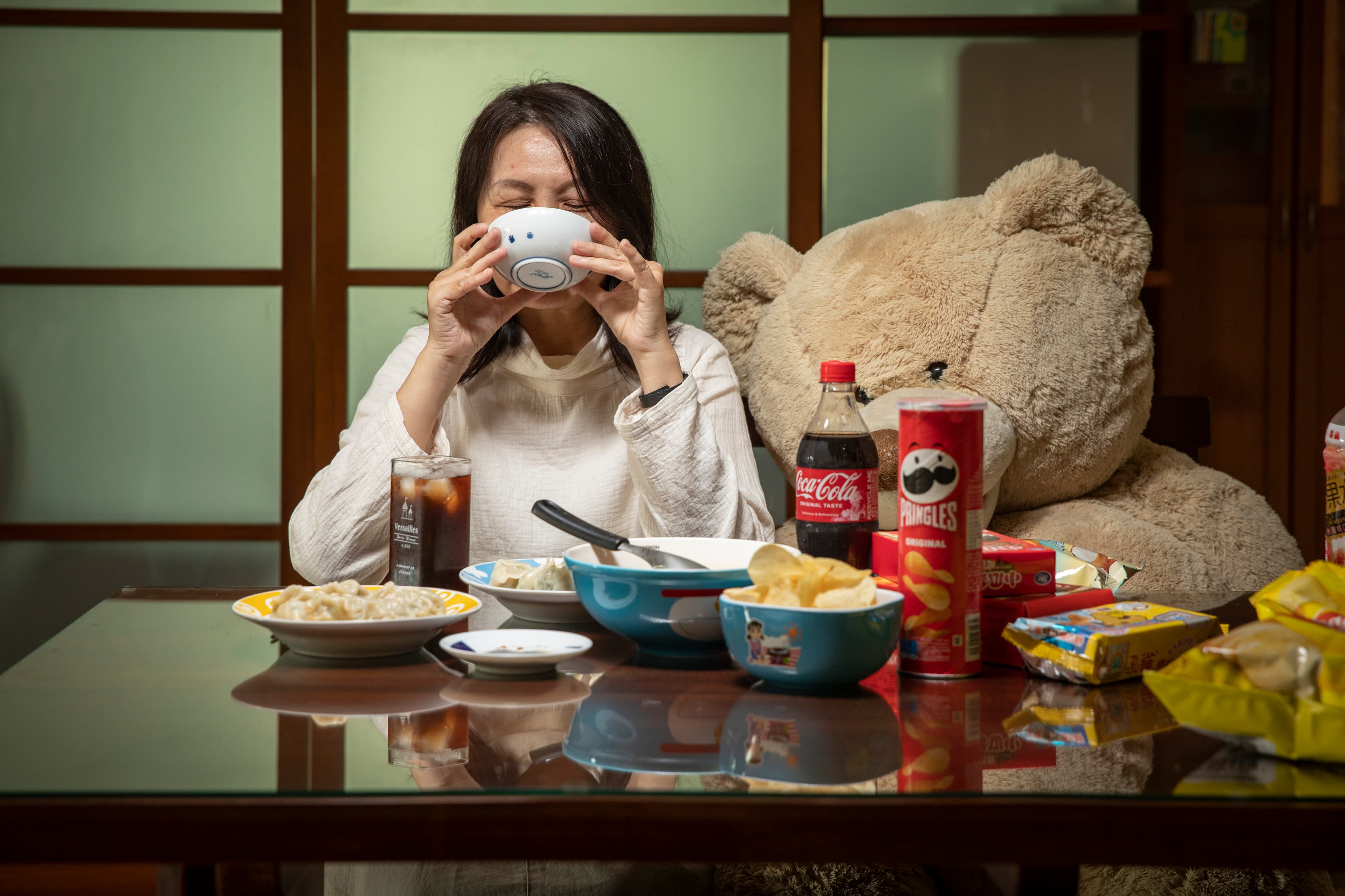 拒絕去婆家過年，吳佳芬最理想的年夜飯菜單是冷凍高麗菜水餃，還有餐後滿滿的零食、飲料。