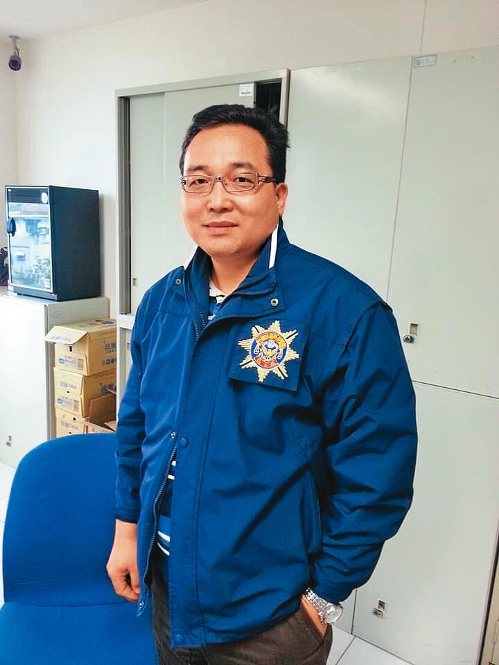 退休刑警簡賢福表示,謝姓夜校生被誤認為是有錢大伯的兒子,才成為歹徒覬覦的目標。(傅崇琛攝)