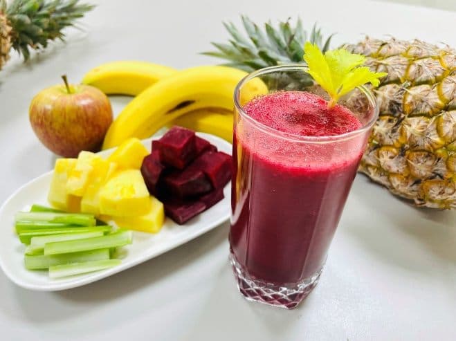 養生蔬果汁可以為春節飲食增添纖維的攝取。(北市聯醫提供)
