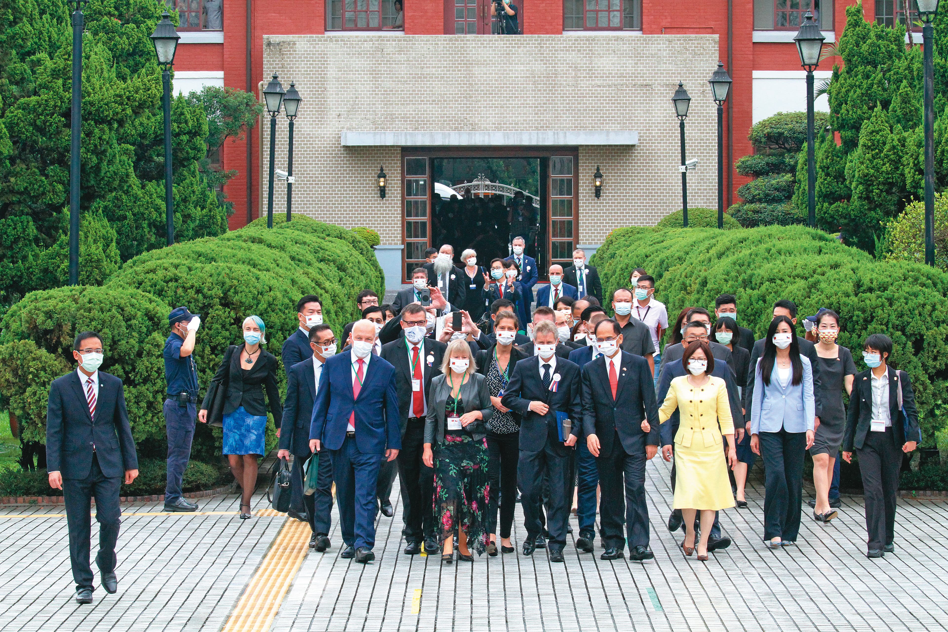 為強化民主陣營連結,立法院長游錫堃今夏可望回訪捷克。圖為2020年捷克參議長韋德齊訪問立法院畫面。