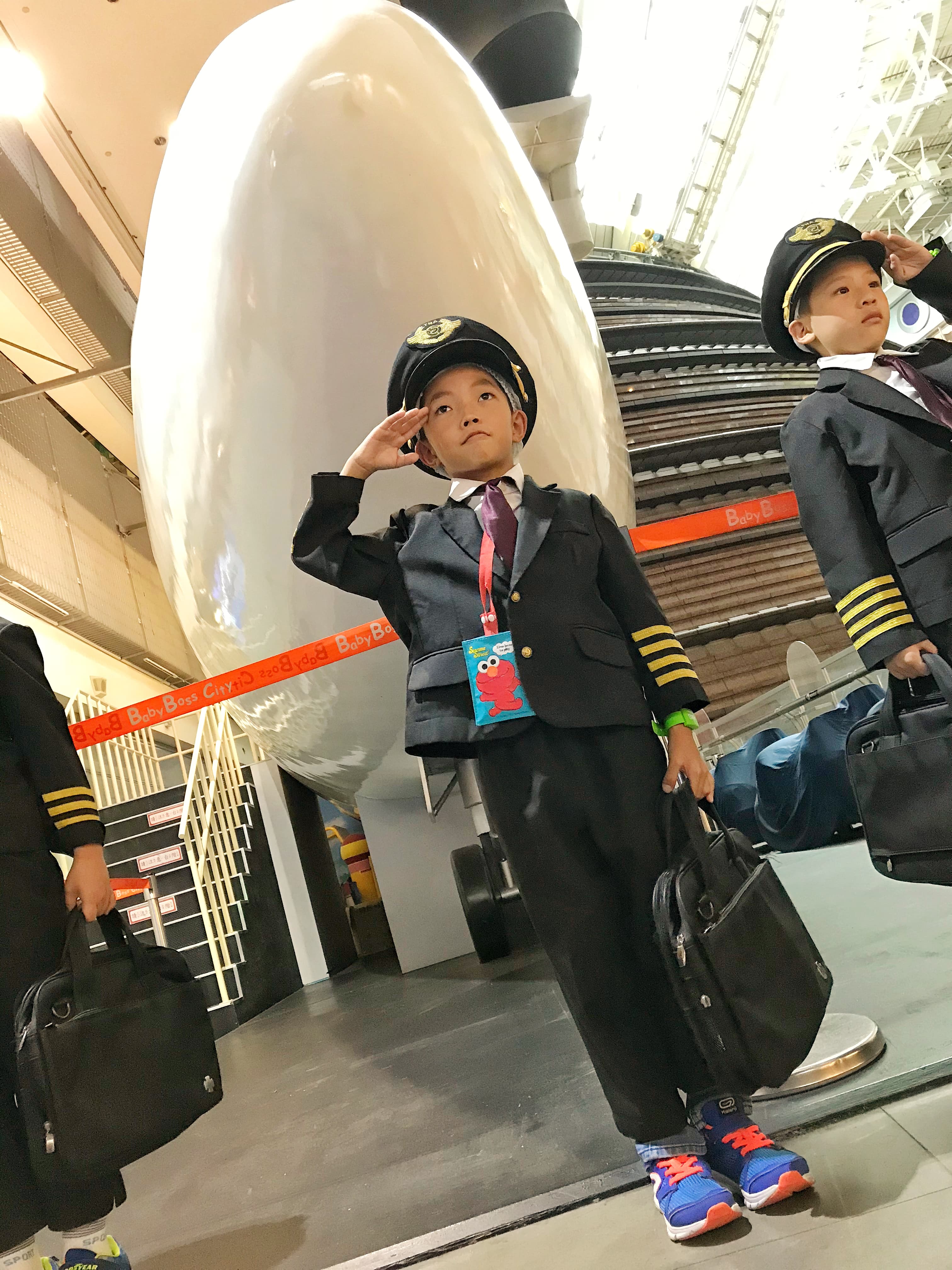 BABY BOSS兒童職業體驗館可以讓孩子體驗當高鐵駕駛,以三軸六軸平台起家的南藝,可製作模擬駕駛系統。