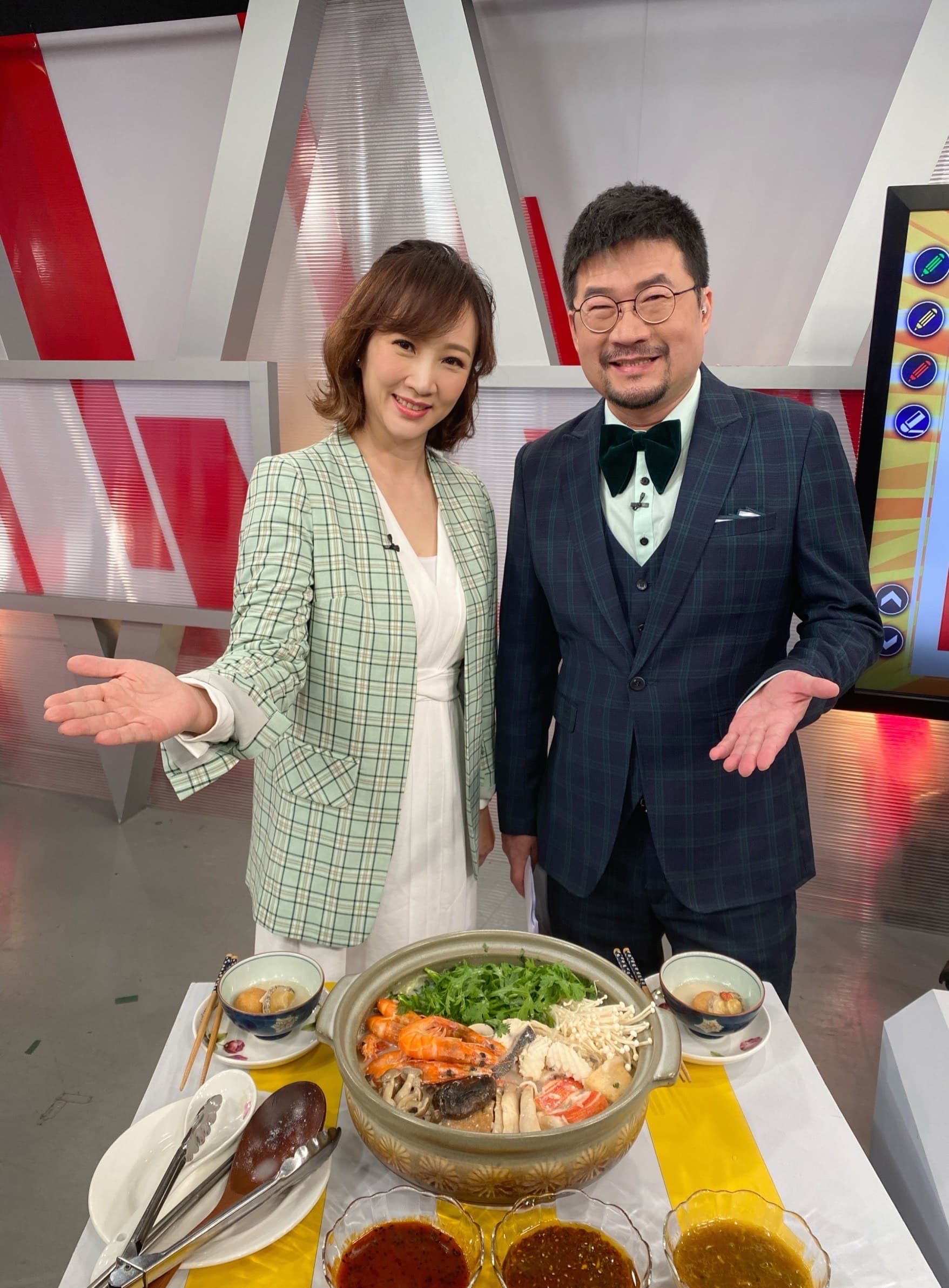 郁方及廖慶學覺得冬天最易發胖的就是火鍋,這集教大家如何吃火鍋吃不胖。(完美國際提供)