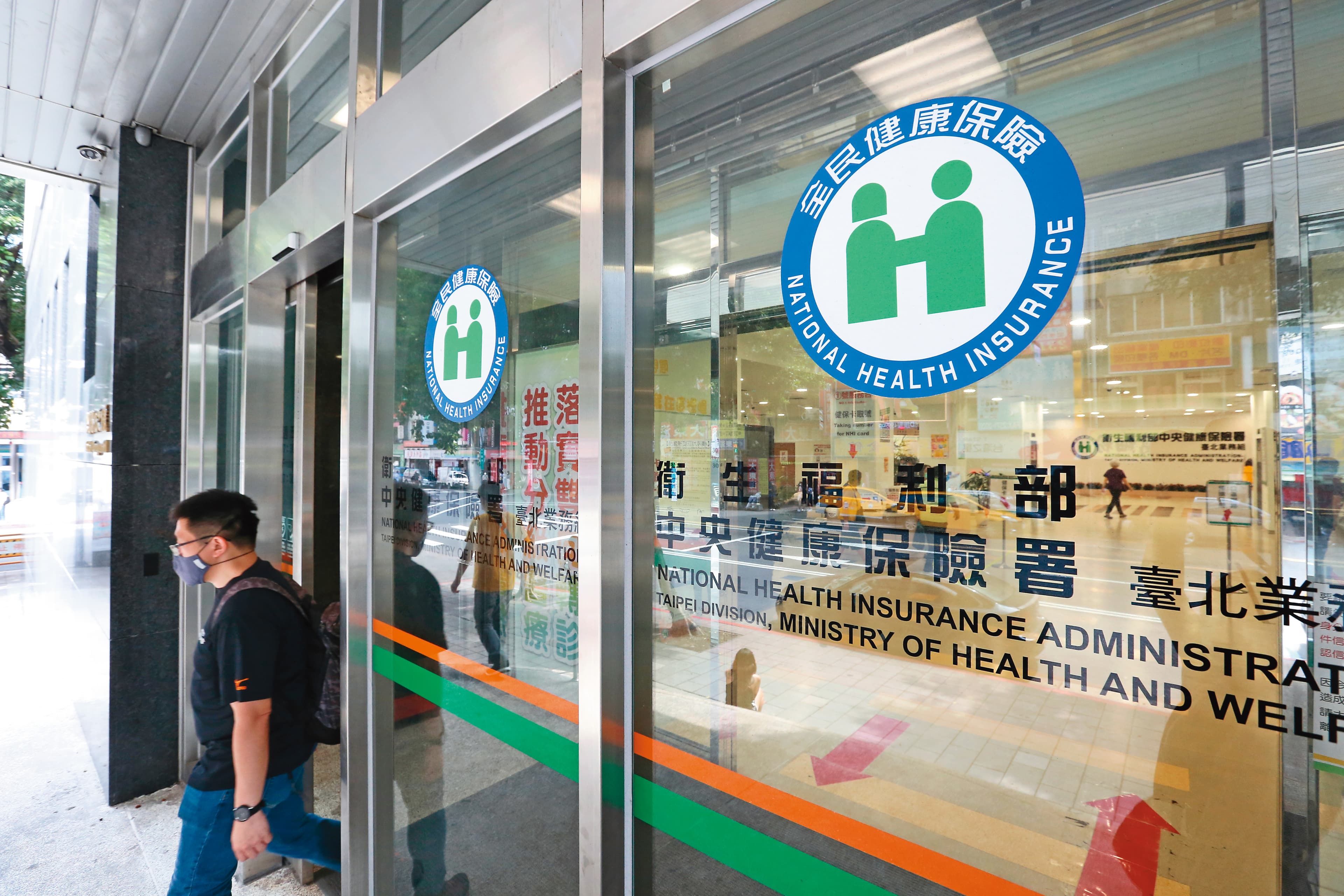 台灣慢性腎病治療費用高達500億元以上，其中8、9成都是洗腎費用，醫療資源嚴重傾斜。