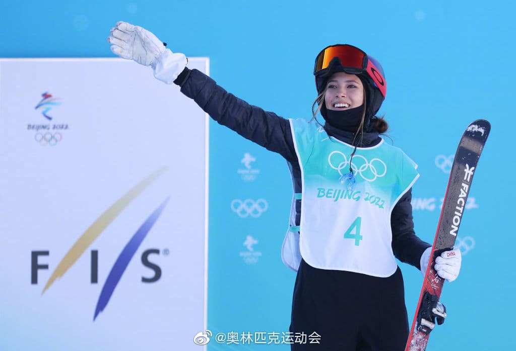 谷愛凌今奪下自由滑雪女子大跳台項目金牌。(翻攝奧林匹克運動會微博)