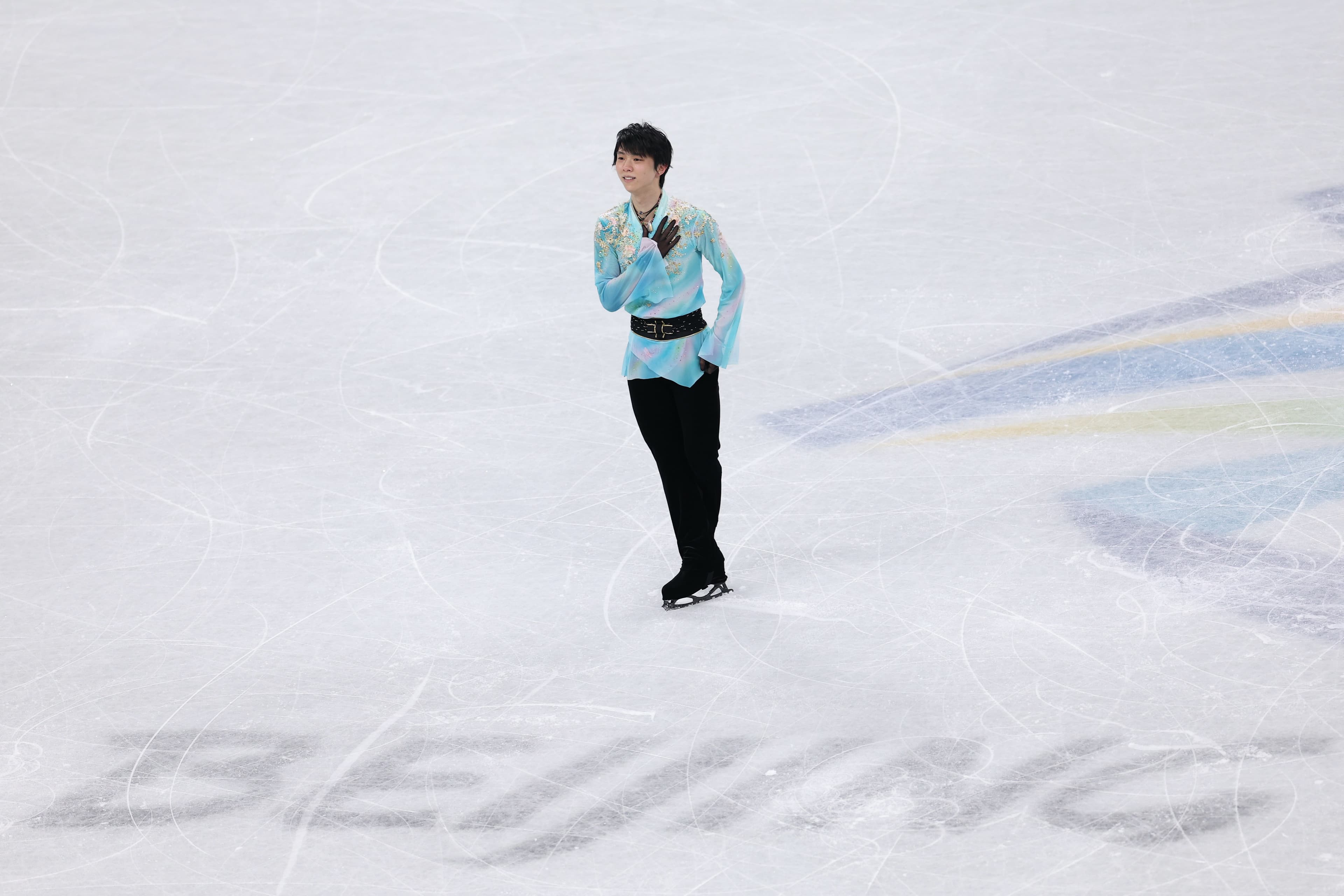 羽生結弦表演結束向觀眾致意。（翻攝自推特@gorin）