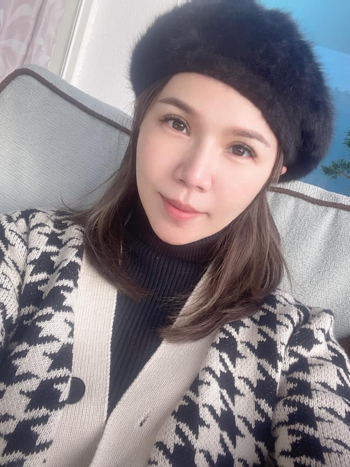 周婷婷曾遇過資深演藝人員拿鑰匙偷偷開她的門,壓在她身上準備性侵。(翻攝自周婷婷臉書)