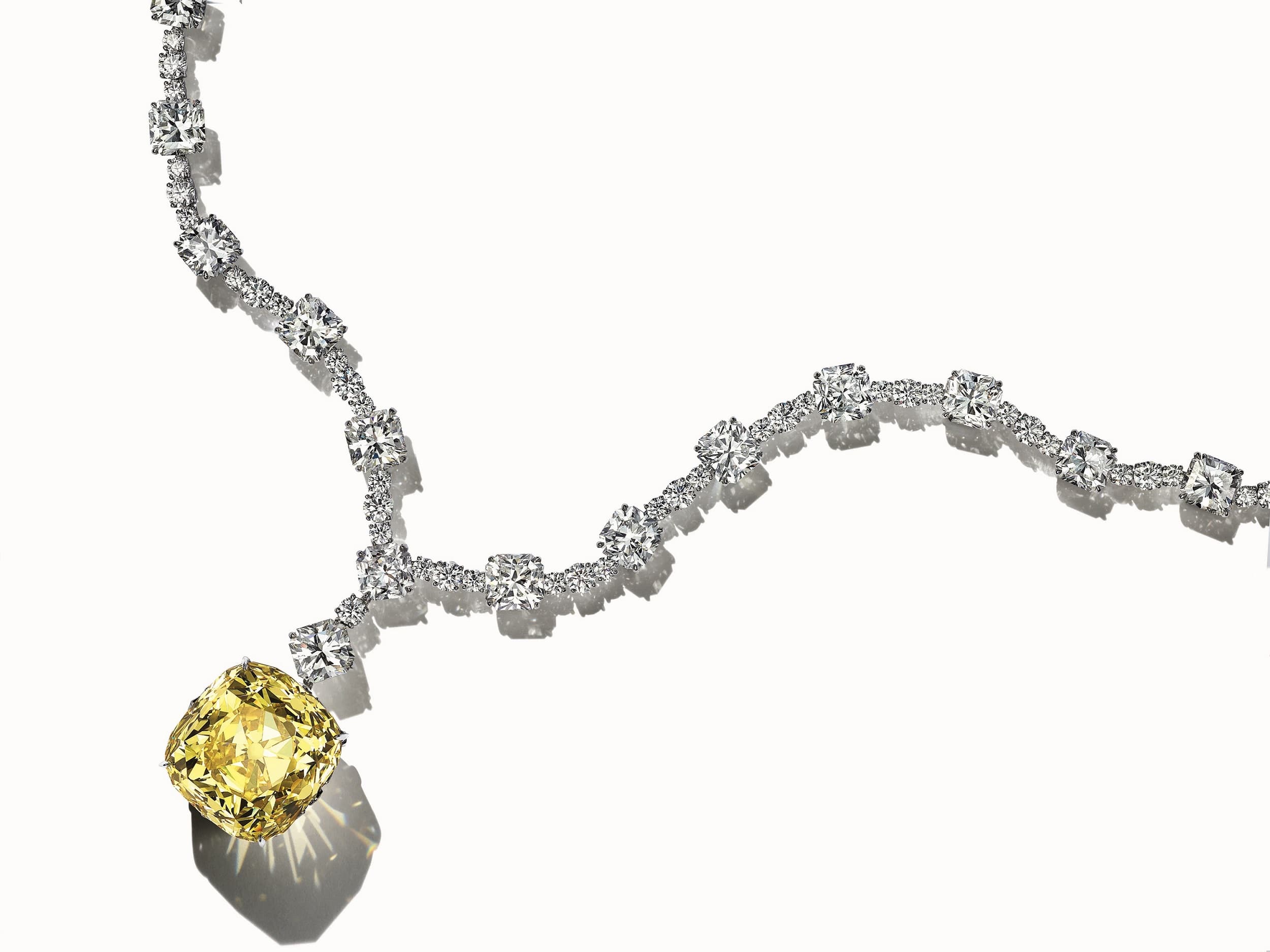 Tiffany Diamond傳奇黃鑽項鍊,黃鑽主石重逾128.54克拉。(TIFFANY & Co.提供)