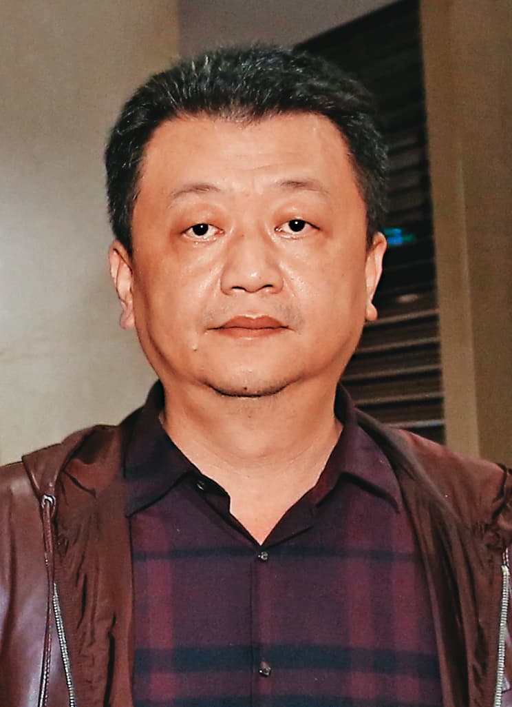 股市名嘴鄭光育官司纏身,去年底疑潛逃中國,檢調正循管道確認中。