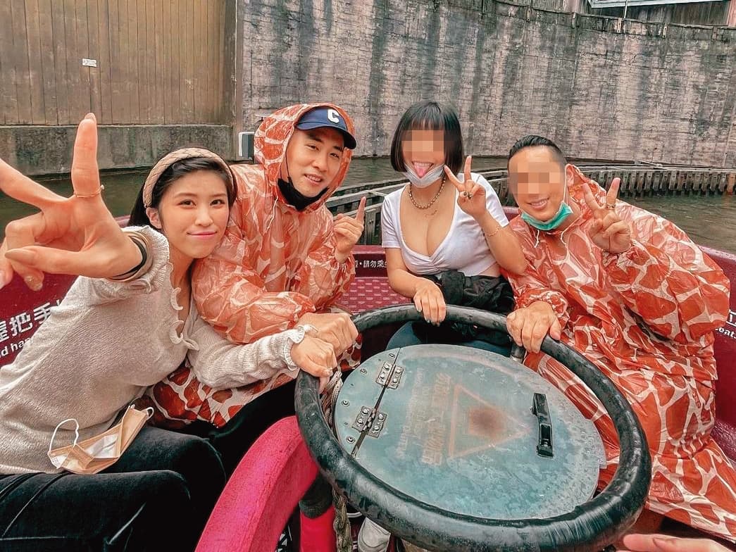 余祥銓(左二)和女友柔柔(左一)興趣相投,兩人喜歡一起旅行。(翻攝自余祥銓IG)