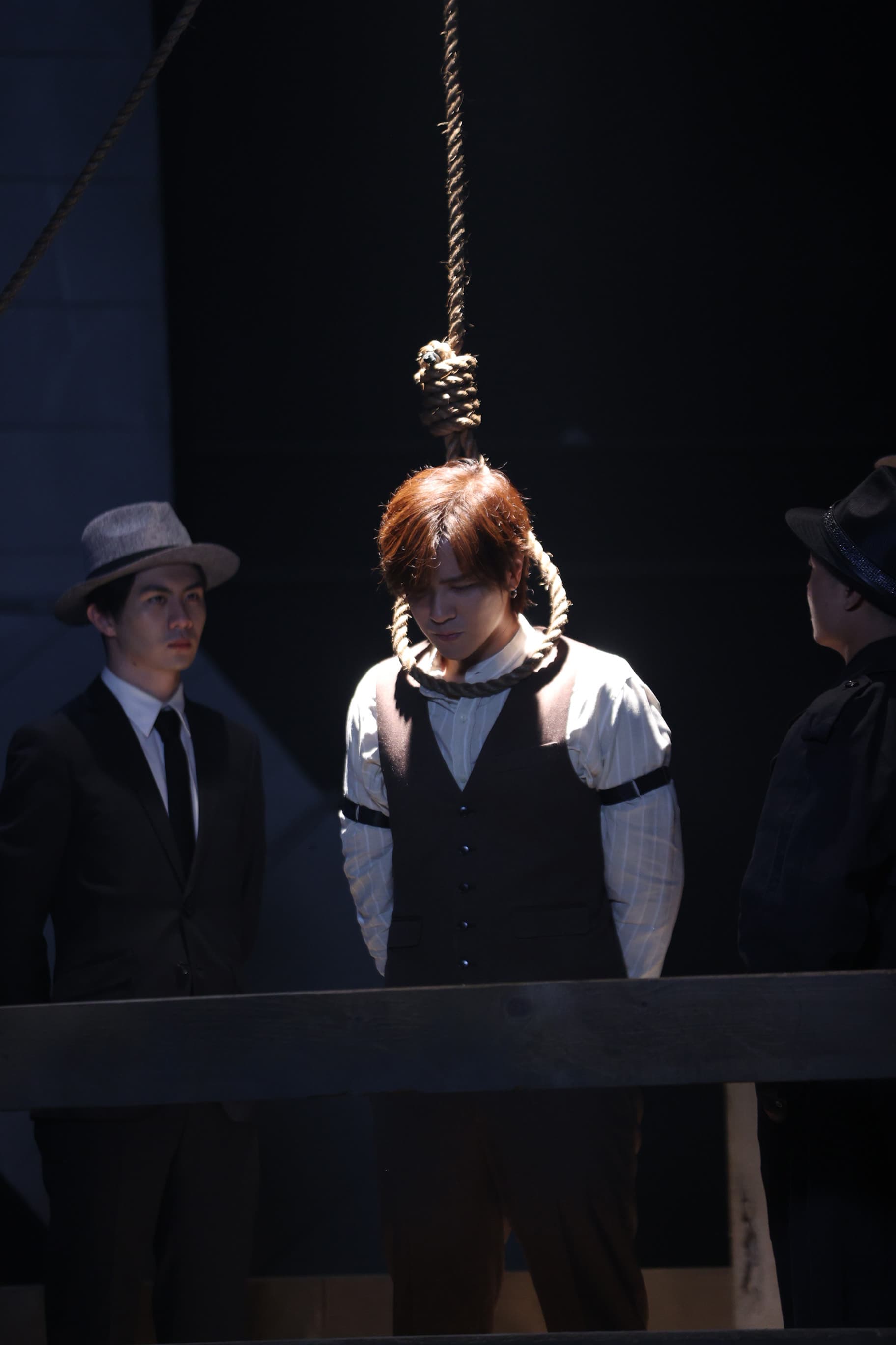 〈修羅〉MV中,羅志祥自判死刑。(無惧國際娛樂提供)