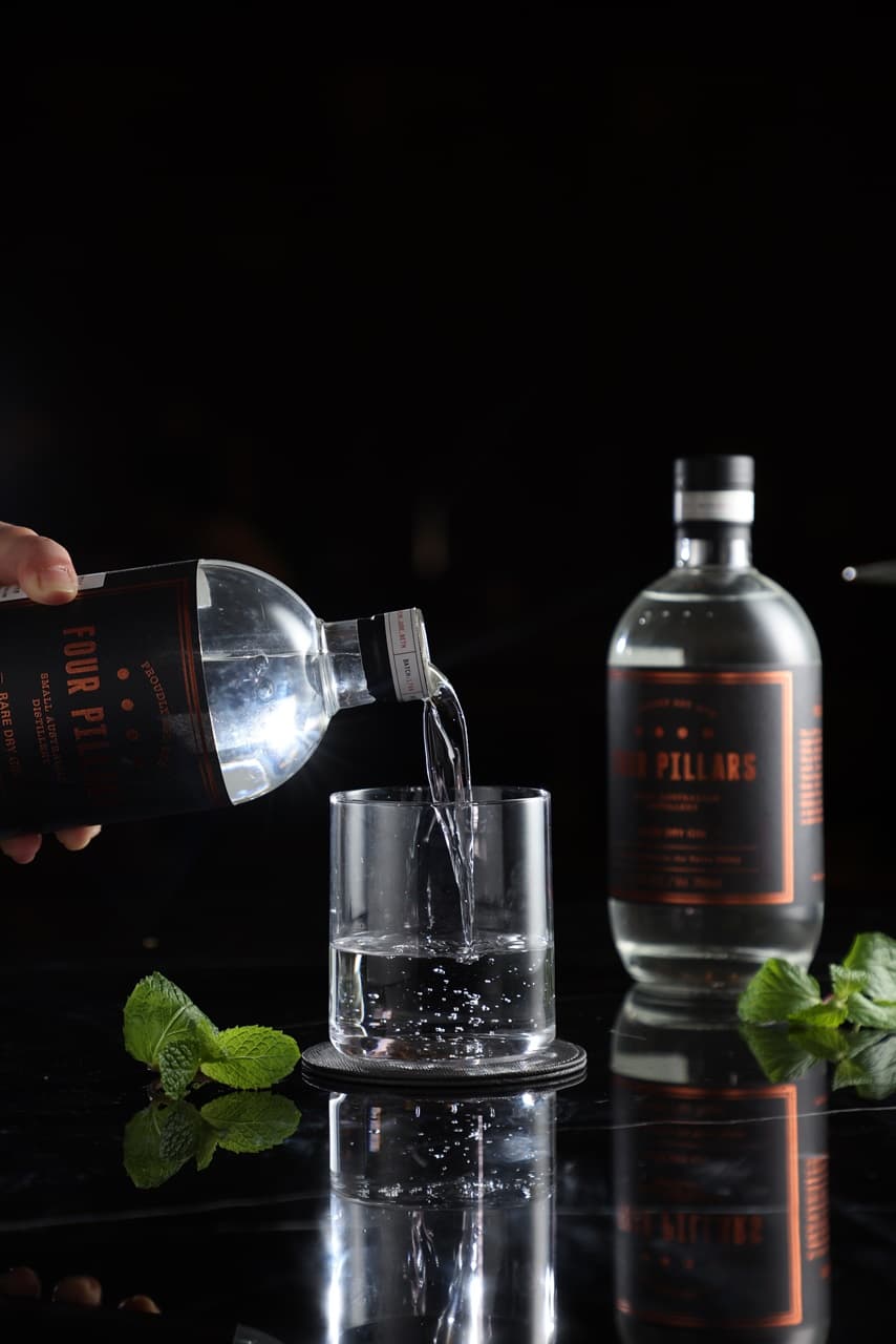 澳洲「Four Pillars Rare Dry Gin」除了薰衣草、杜松子等植物,還使用當歸、八角製作。(450元/杯、5,000元/瓶)。