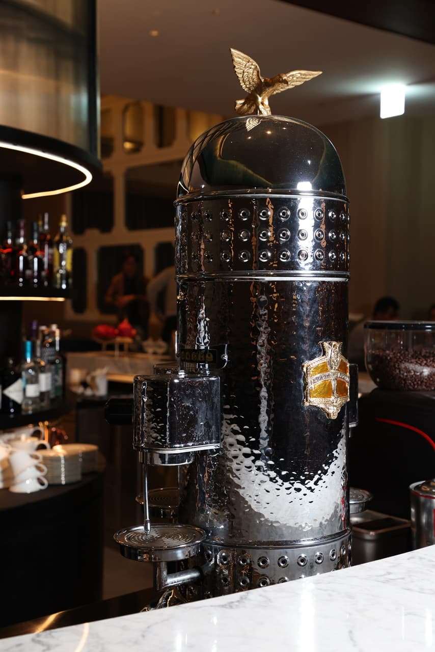「Victoria Arduino Venus Bar」維納斯咖啡機外型復古,內建當代萃取技術。