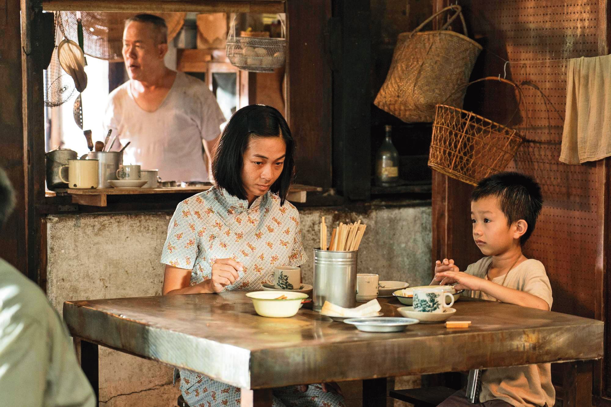 廖克發以電影《菠蘿蜜》入圍金馬獎最佳新導演。左為共同導演兼演員陳雪甄。(牽猴子提供)