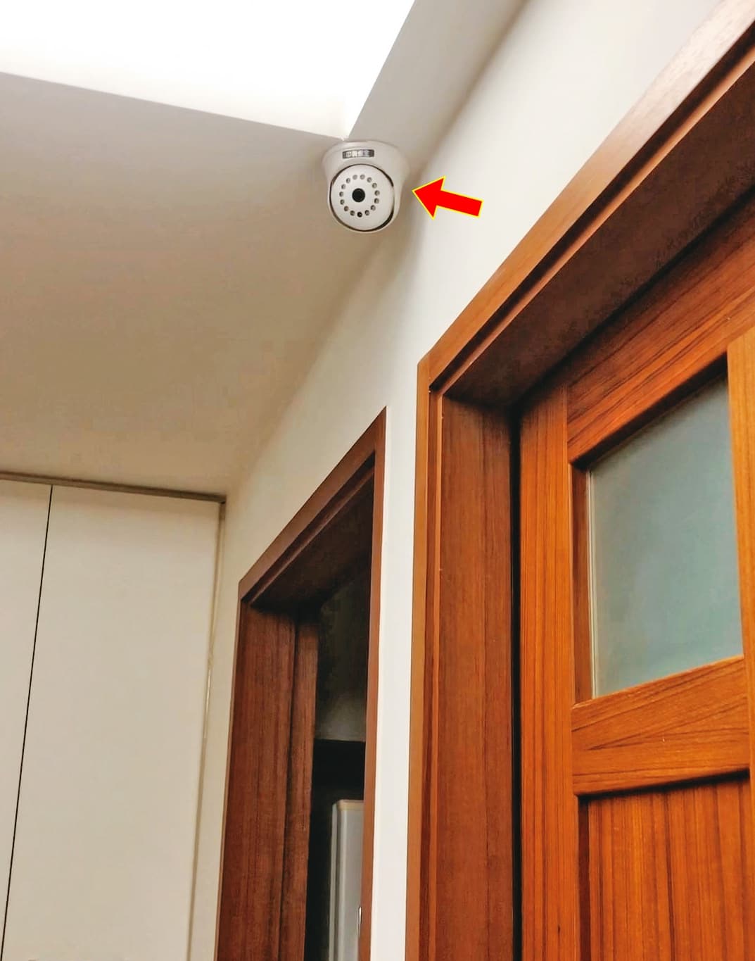 女房東在房內的公共空間裝設監視器,引發爭議。(讀者提供)
