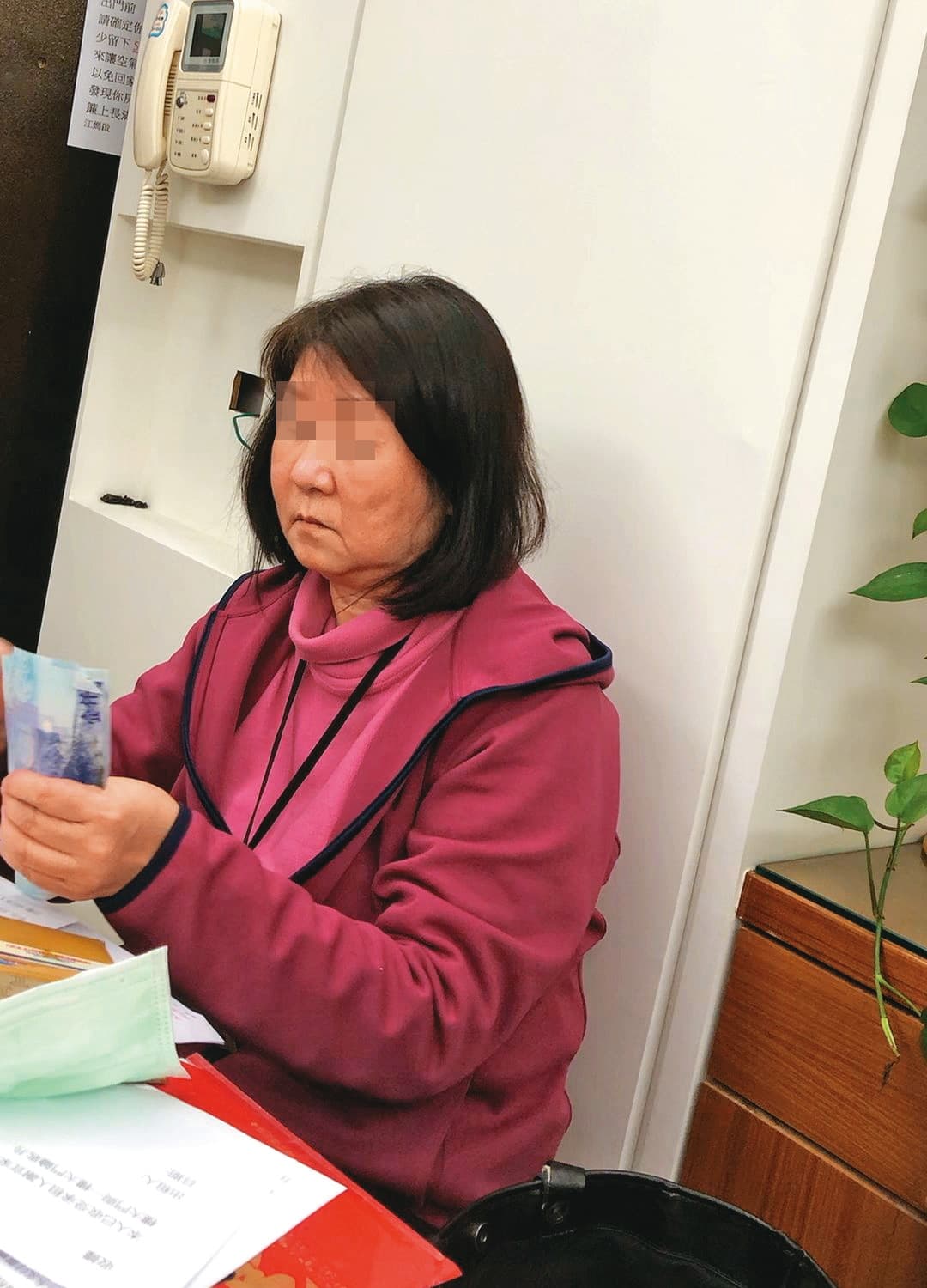 因沒有掌握A小姐的違規證據,汪姓女房東(圖)只能退還押金。(讀者提供)