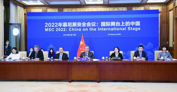王毅日前在慕尼黑安全會議上發言,表態中國會尊重各國的主權及獨立性。(翻攝自中國外交部)
