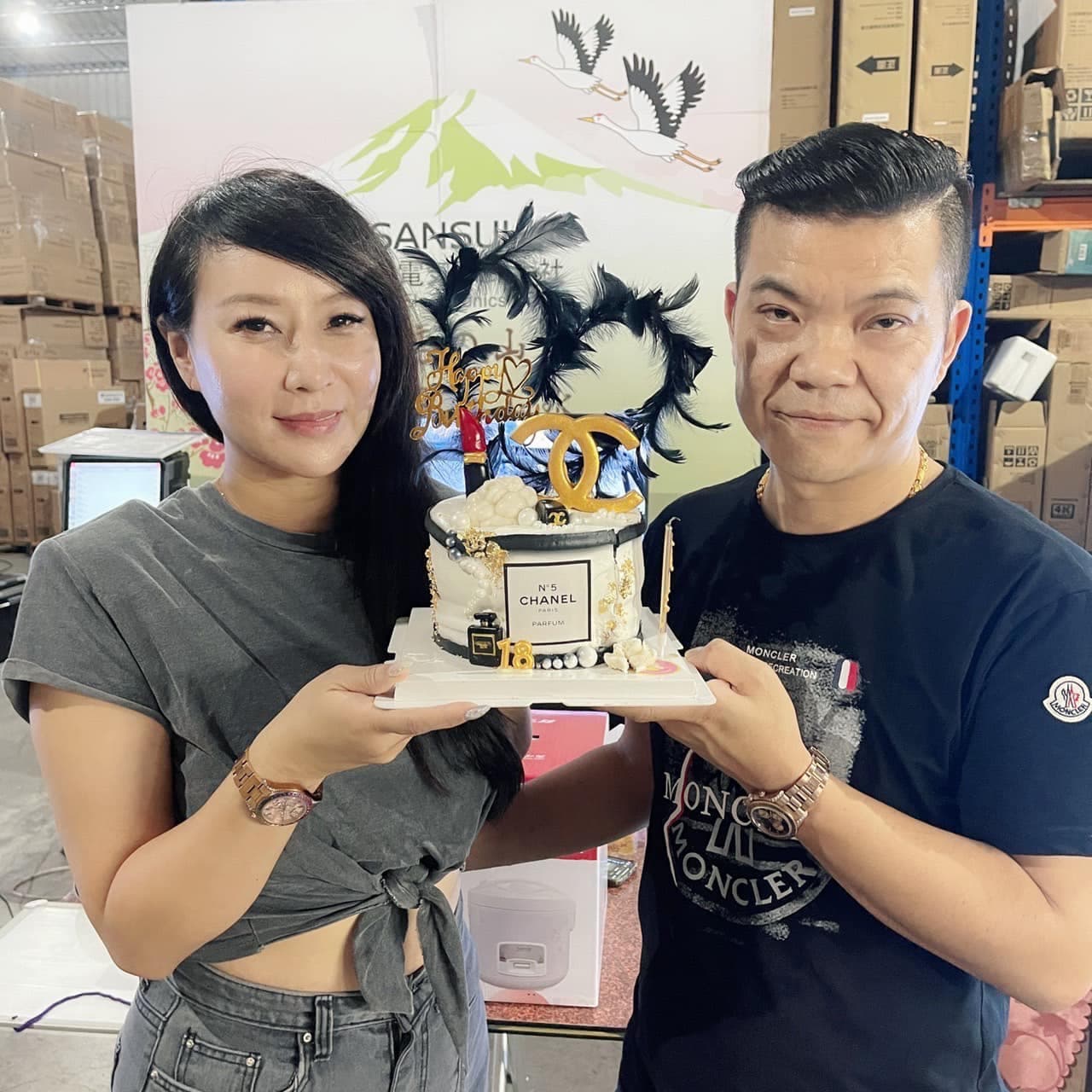 曾經涉入童仲彥家庭的邱主任(左),如今嫁給直播天王王三郎(右)。(翻攝自邱子玹臉書)